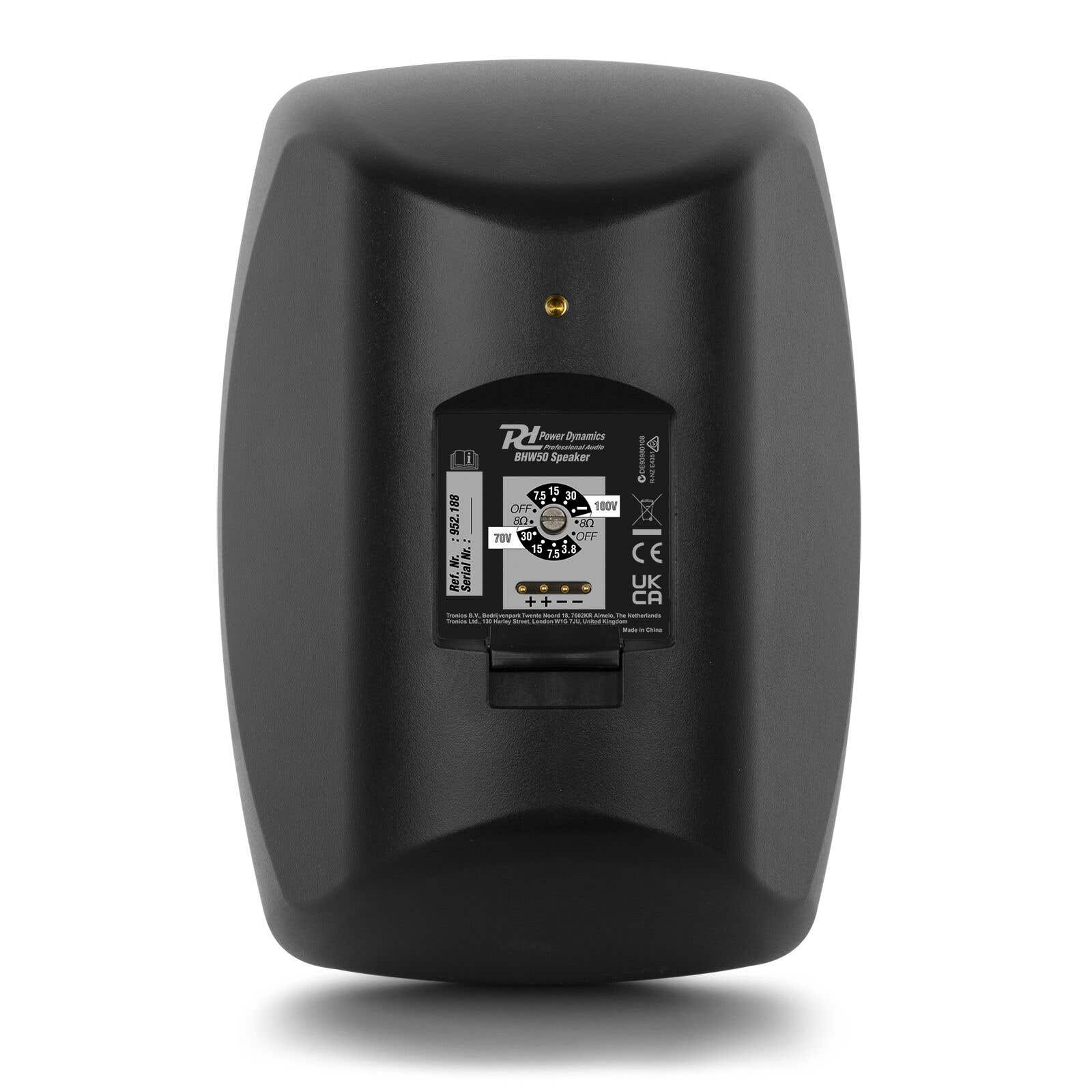 Altavoz negro con el logotipo de Power Dynamics y especificaciones técnicas. Incluye ajustes de voltaje y certificaciones. Hecho en China.