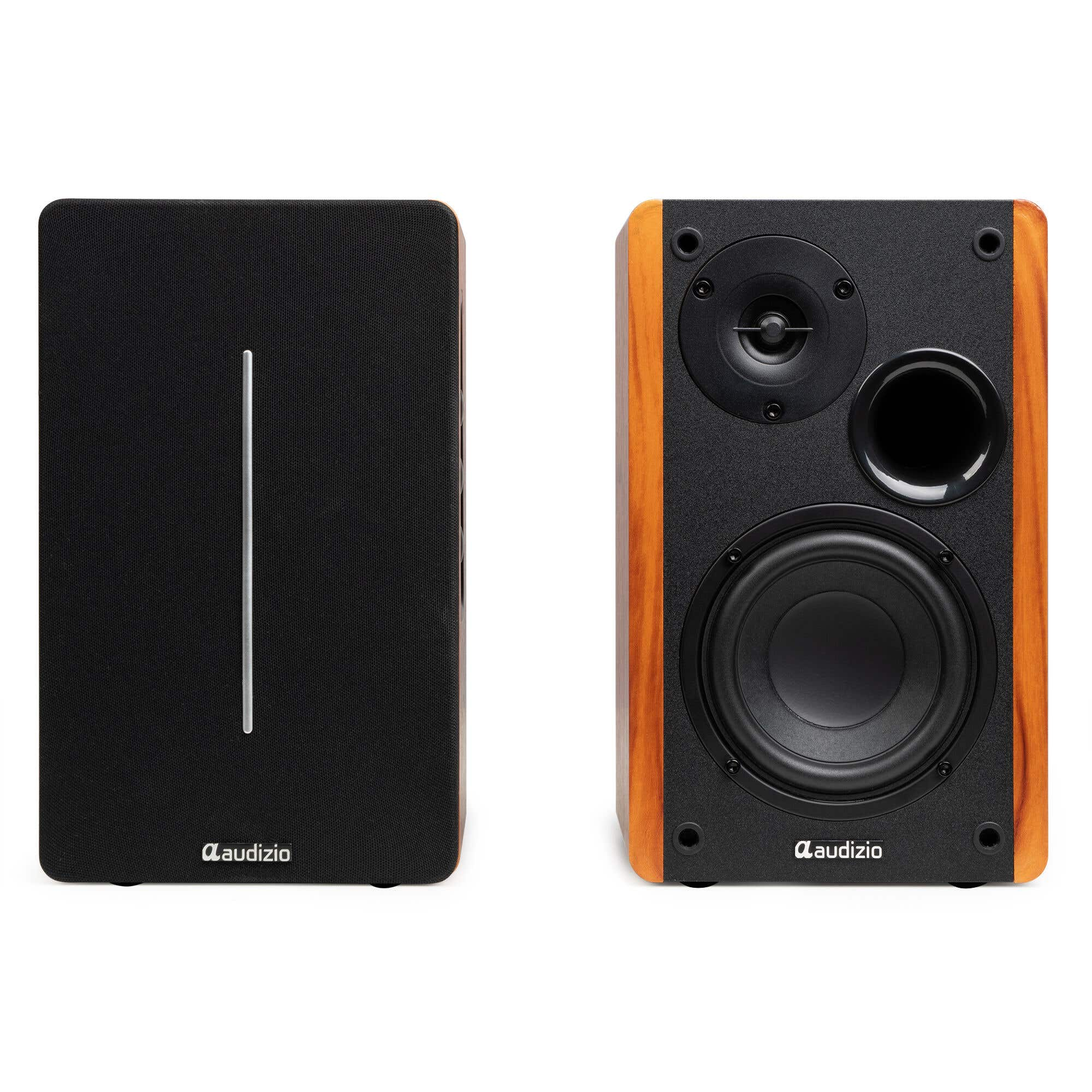 Dos altavoces sobre fondo blanco. Uno negro, el otro marrón con frontal negro. Ambos tienen el logo 'audizio'.