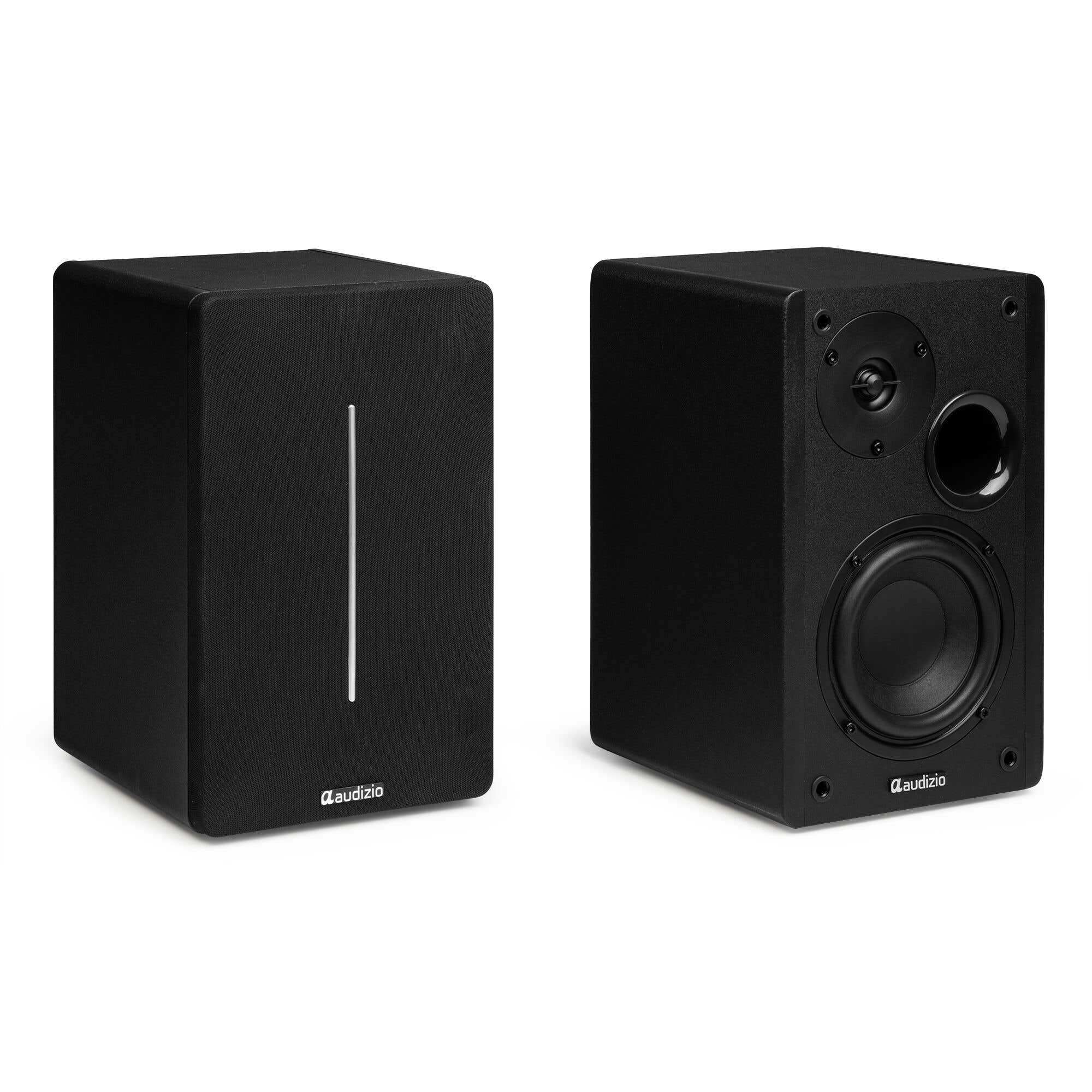 Dos altavoces negros sobre fondo blanco. Uno tiene una tira de luz vertical, el otro componentes de altavoz.