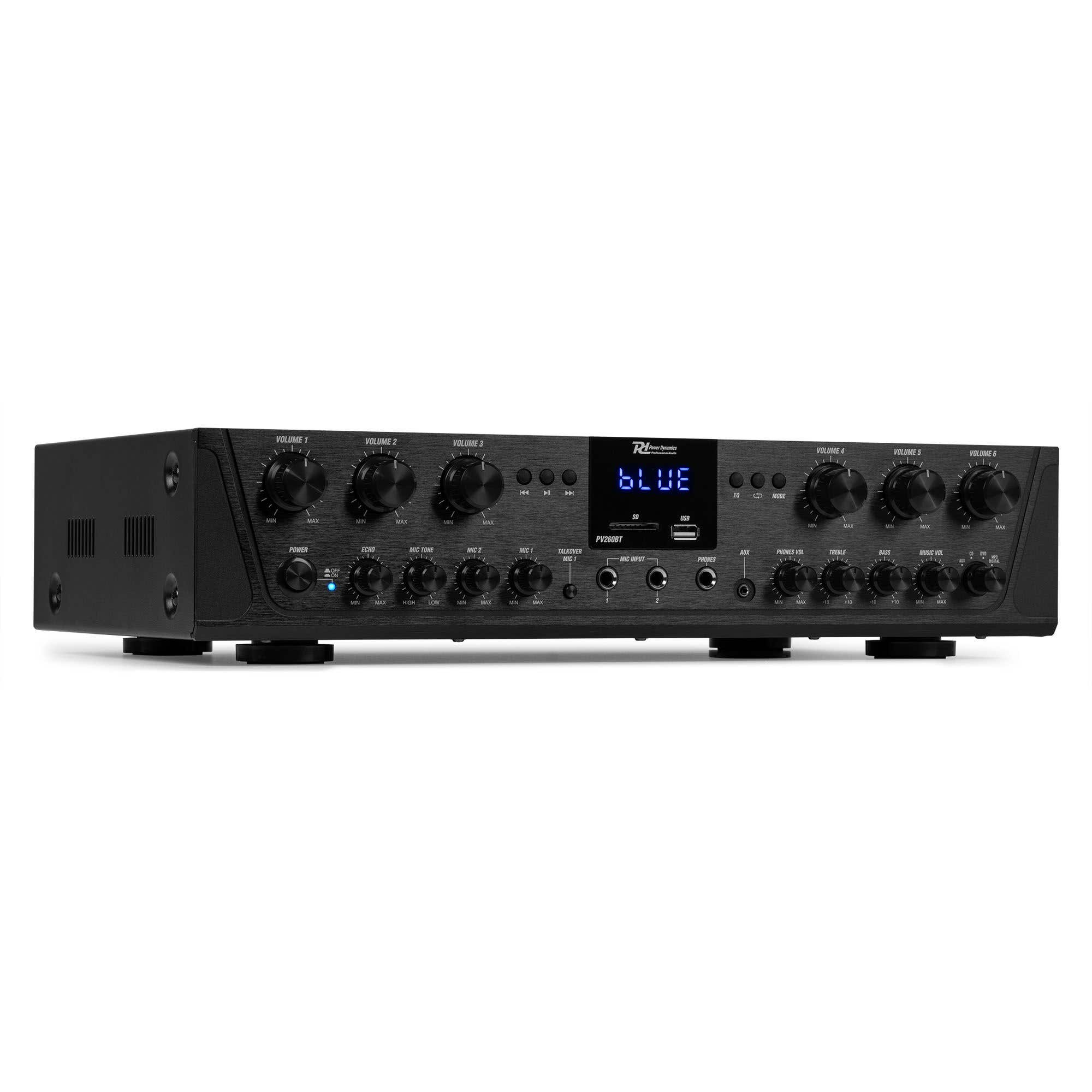 Amplificatore audio nero con manopole e display blu. Ha controlli del volume, prese di ingresso e un pulsante di accensione.