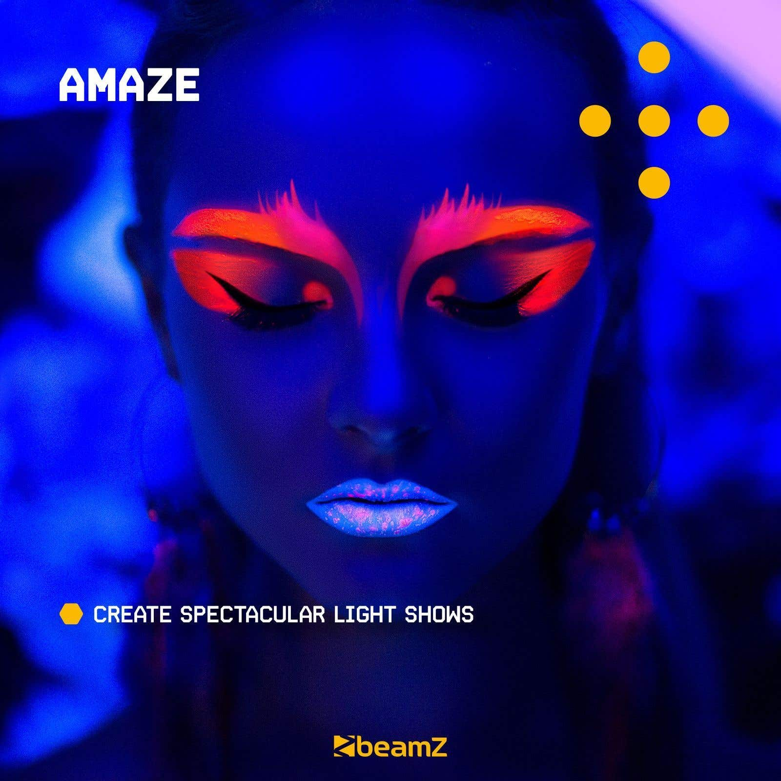 Mujer con maquillaje neón, ojos cerrados, labios brillantes y maquillaje de ojos naranja sobre fondo azul. Texto 'AMAZZE' y 'beamz'.