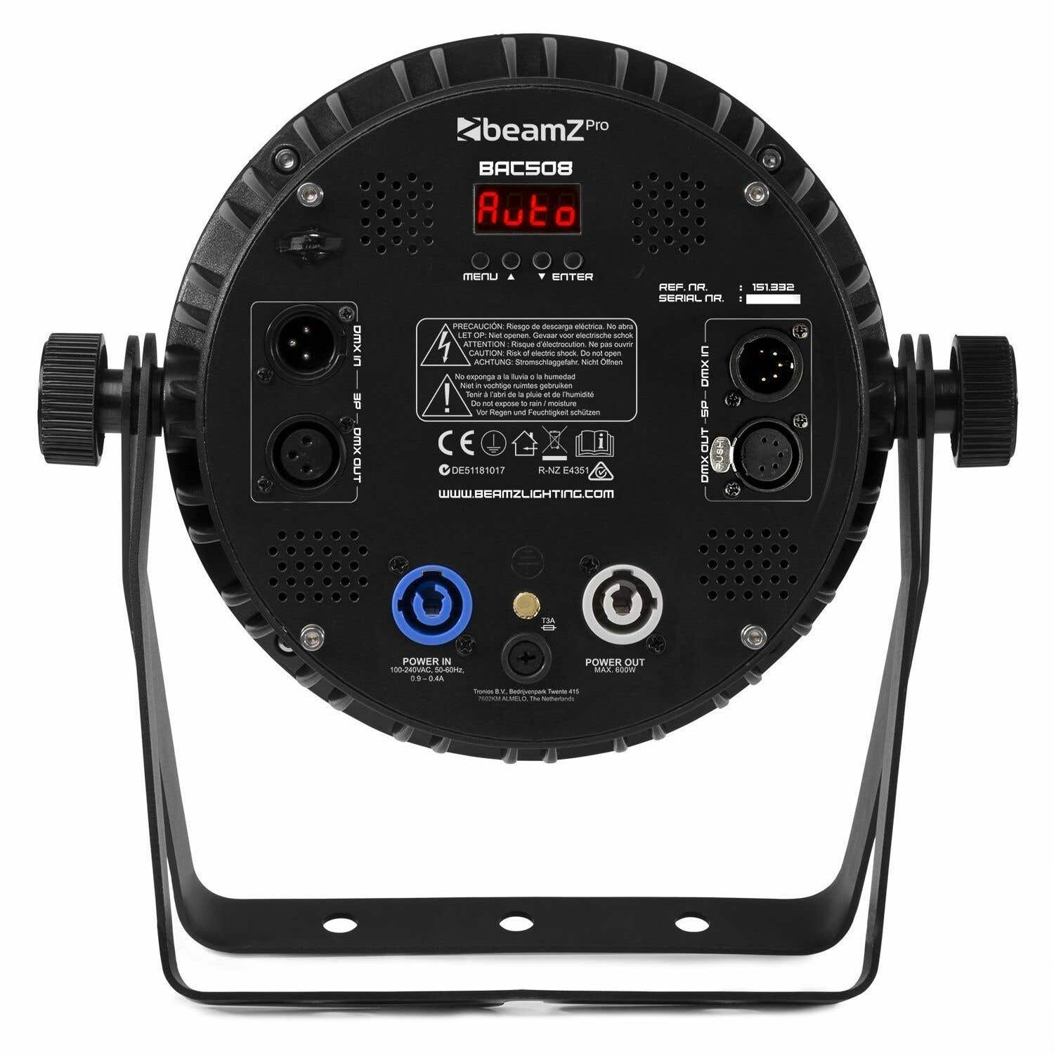 Foco negro beamZ Pro con puertos DMX in/out, pantalla auto y etiquetas de advertencia. Botones de encendido y menú visibles.