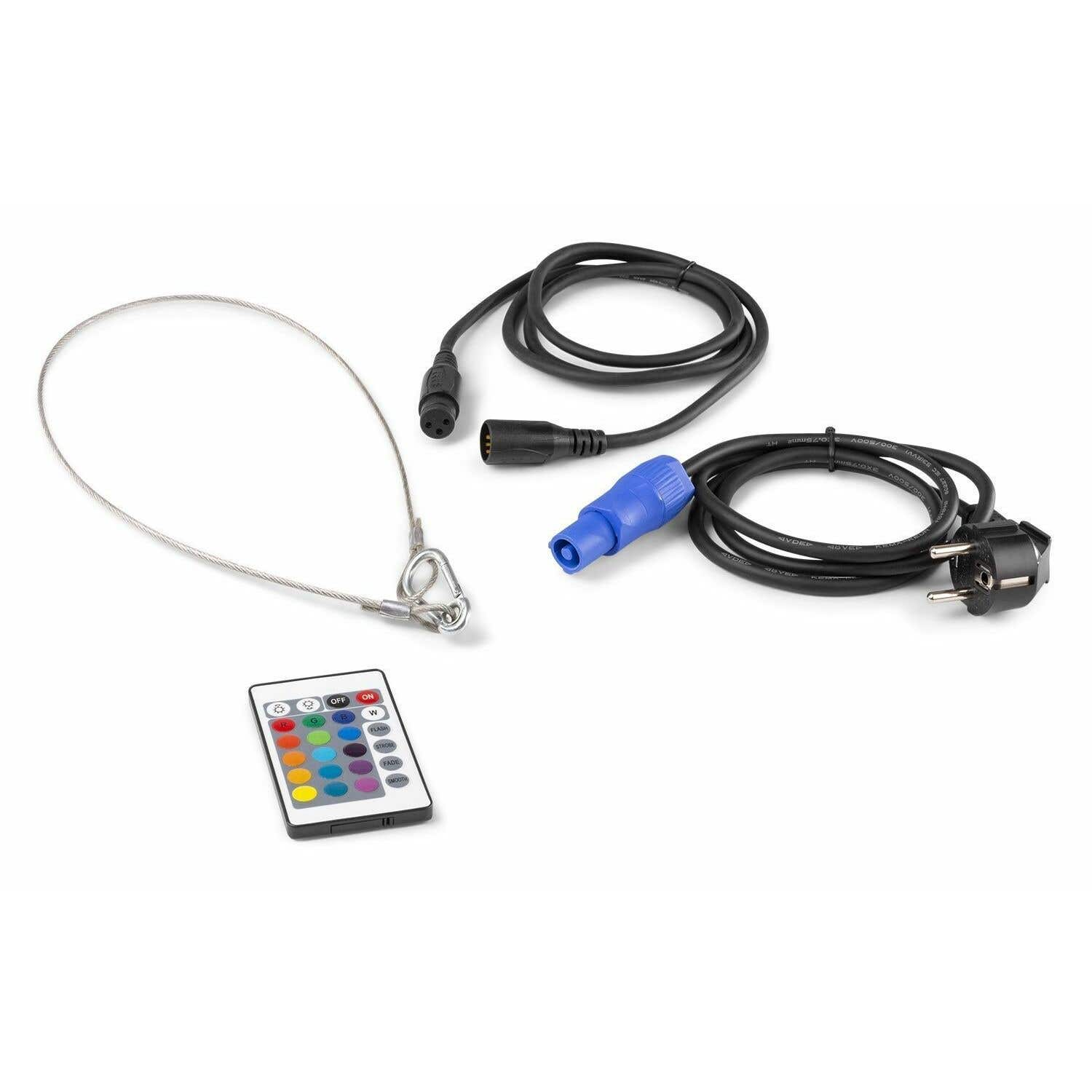 Varios cables electrónicos, un mando a distancia con botones de colores y un cable metálico con bucle sobre superficie blanca.