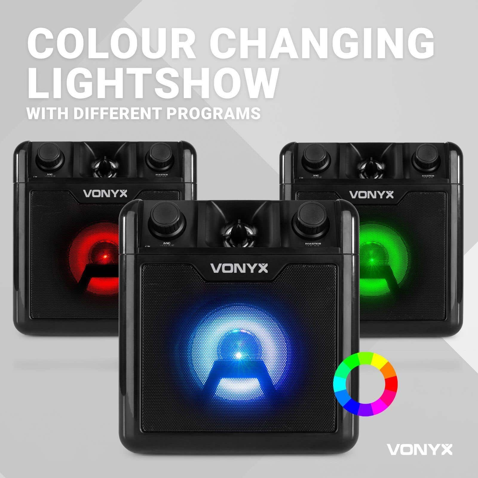 Tres altavoces negros Vonyx con luces que cambian de color. Los altavoces muestran efectos de luz roja, verde y azul.