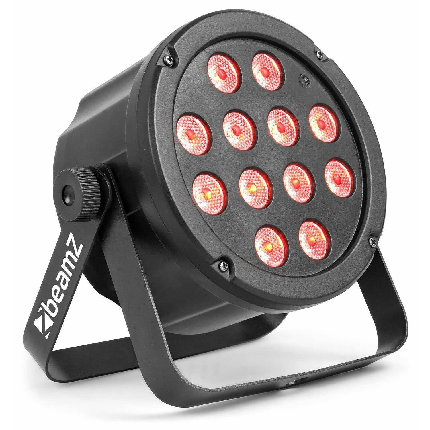 Una luz de escenario negra con LEDs rojos. La luz tiene un soporte y el logotipo de Beamz. Hay 12 luces rojas en total.