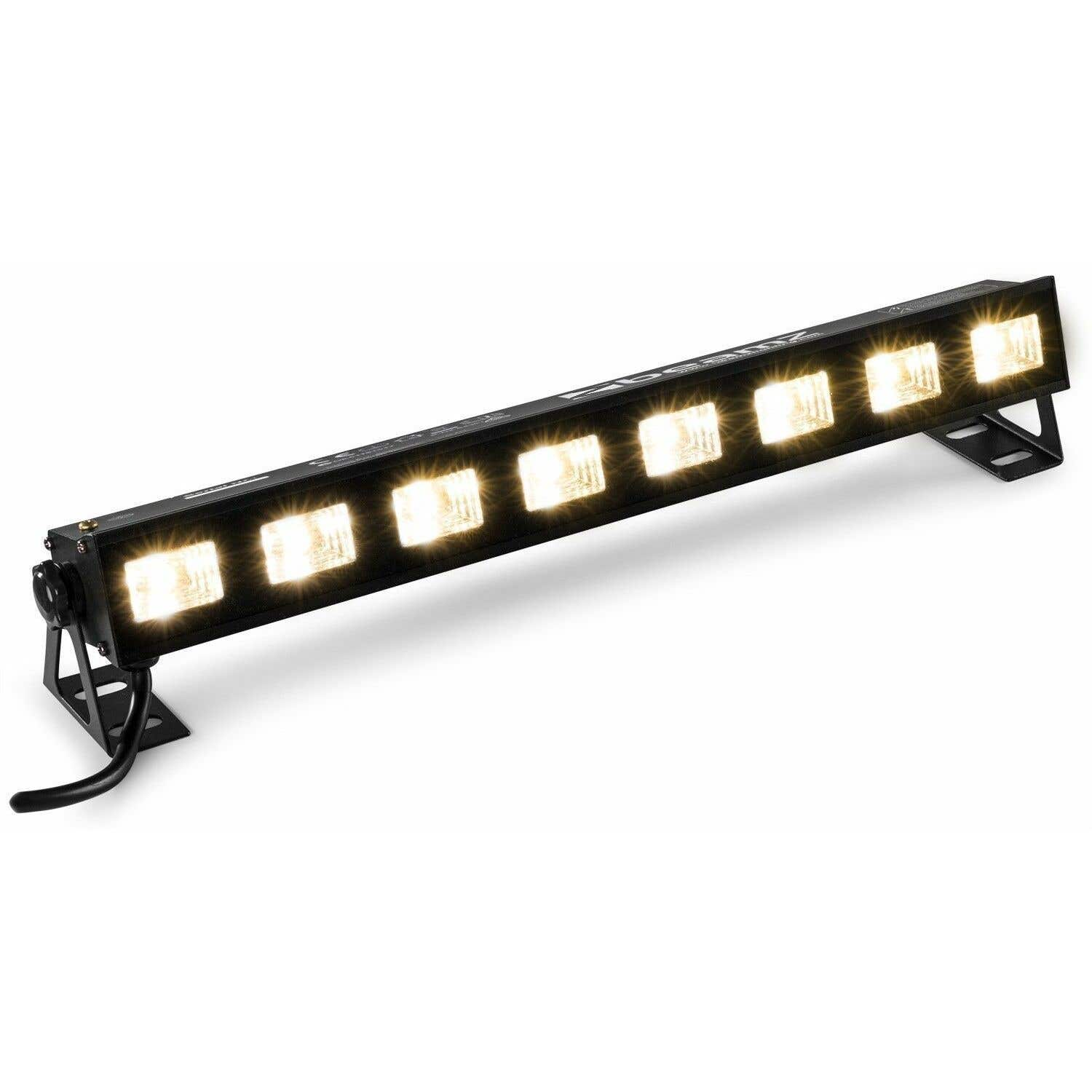 Barra de luces LED negra con 8 luces blancas brillantes. Tiene un soporte negro y un cable negro. El fondo es blanco.