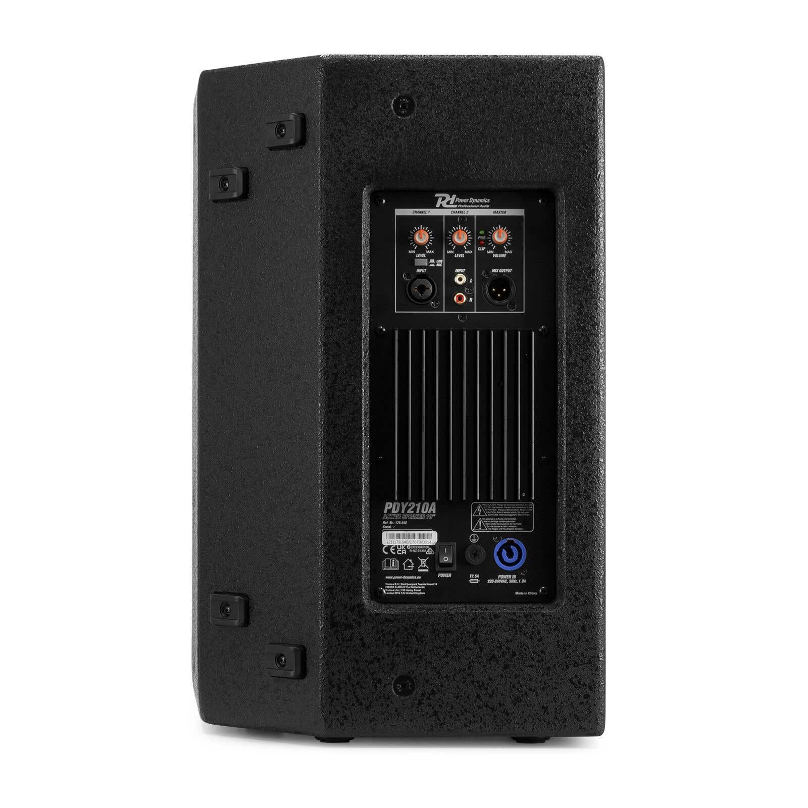 Zwarte luidspreker met bedieningspaneel, inputs en outputs. Het heeft een stroomingang en modelnummer PDY210A.