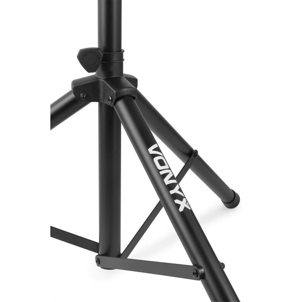 Soporte de altavoz Vonyx negro. El soporte tiene tres patas y un poste central. El logotipo de Vonyx es visible.