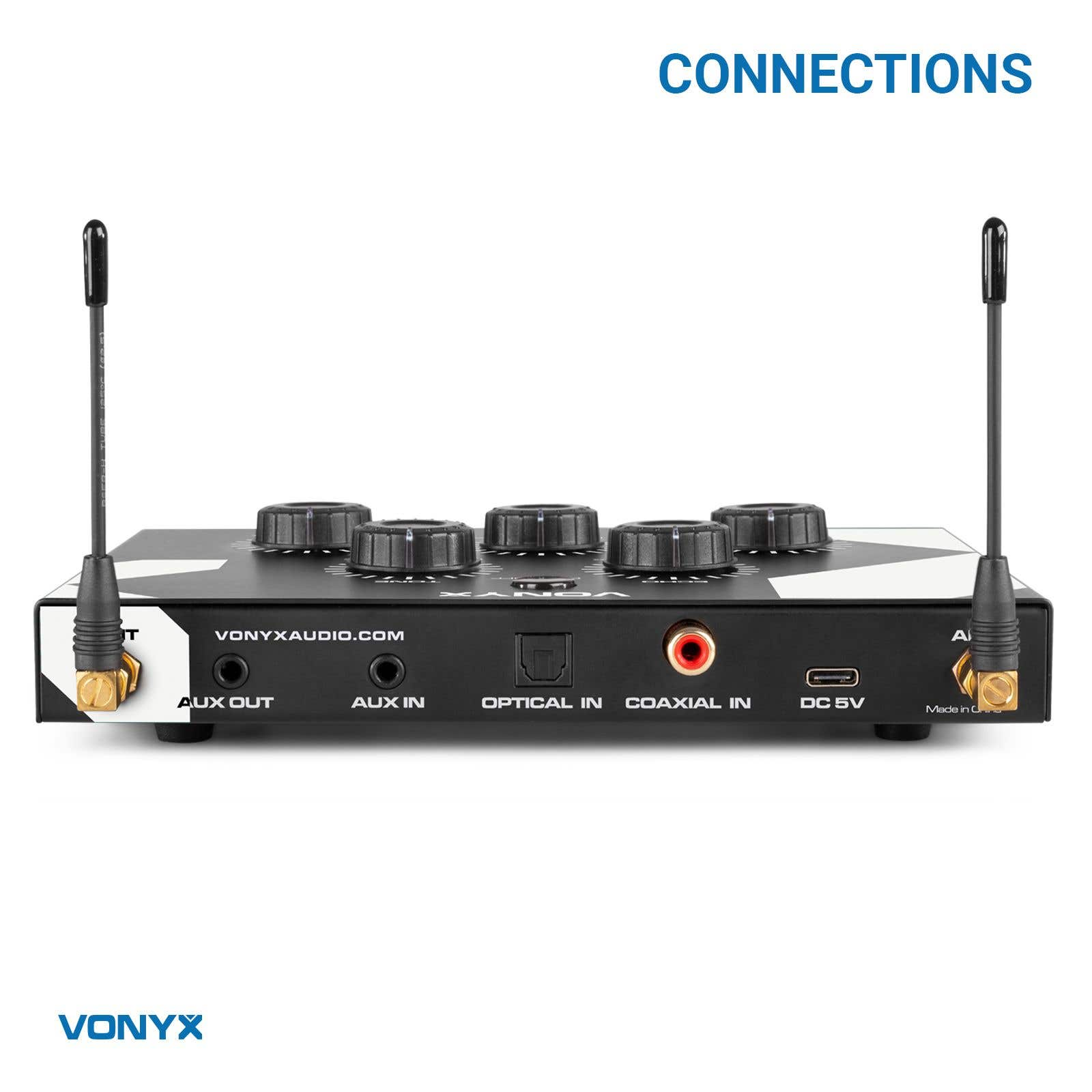 Dispositivo de audio negro con antenas, perillas y varios puertos de entrada/salida. Etiquetado 'VONYX' abajo.