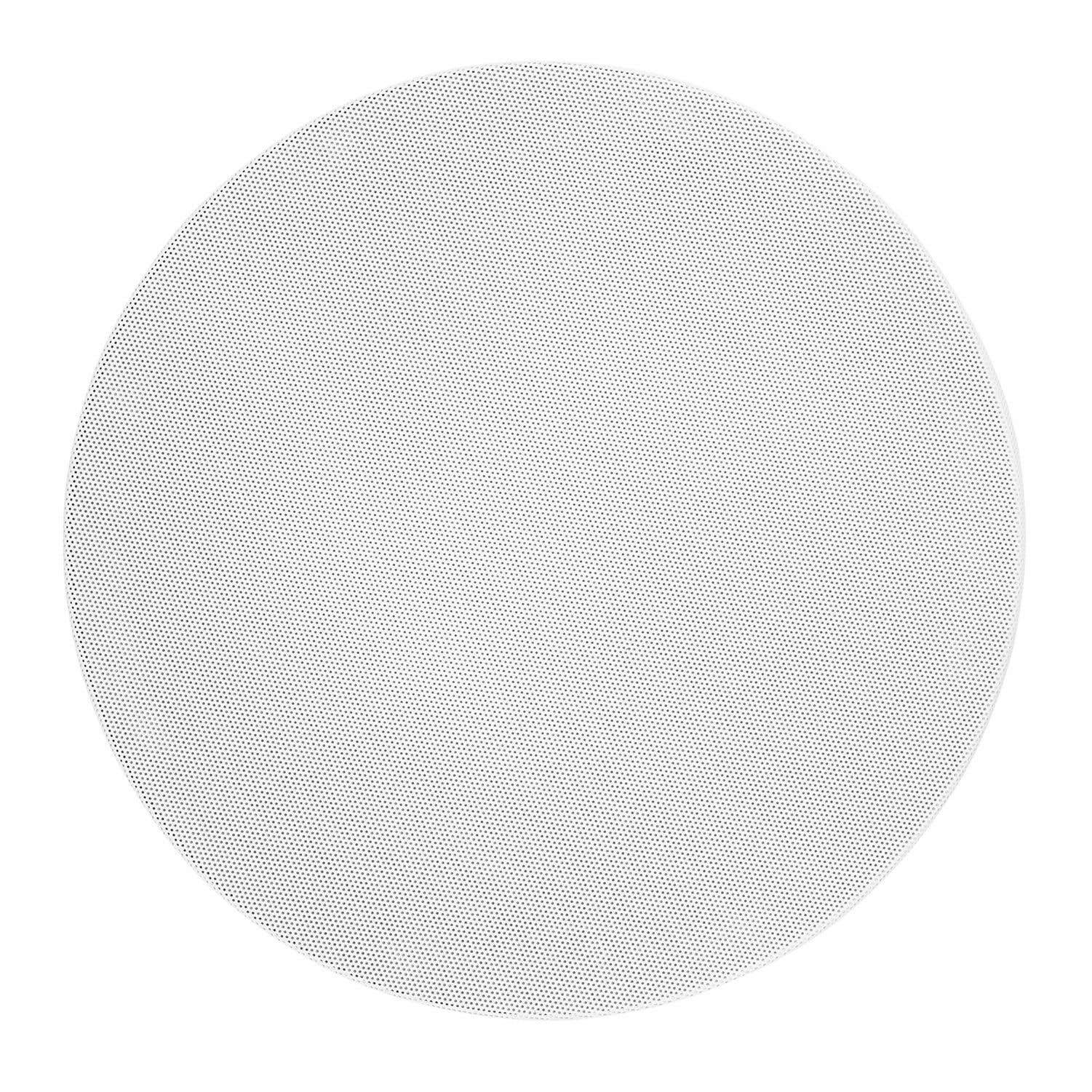 Una cubierta de altavoz blanca y circular con muchas pequeñas perforaciones. Está sobre un fondo blanco.