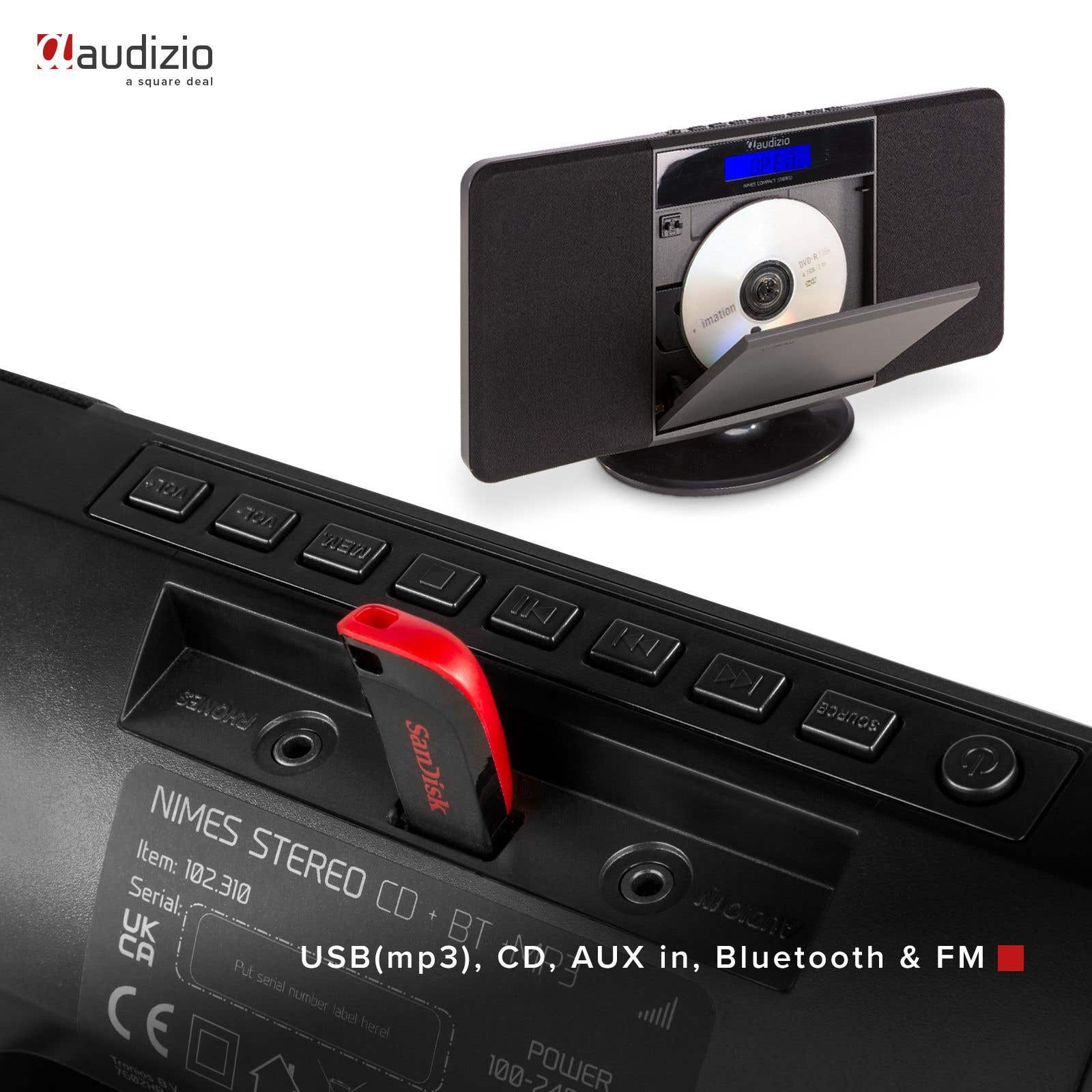 Sistema estéreo negro con reproductor de CD y puerto USB. Una unidad USB roja insertada. Incluye Bluetooth y FM.