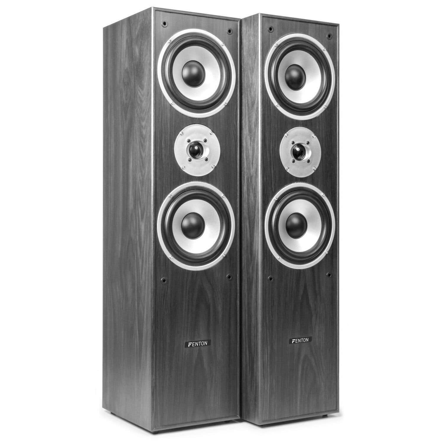Dos altavoces altos de madera con múltiples unidades, anillos plateados y la marca FENTON.