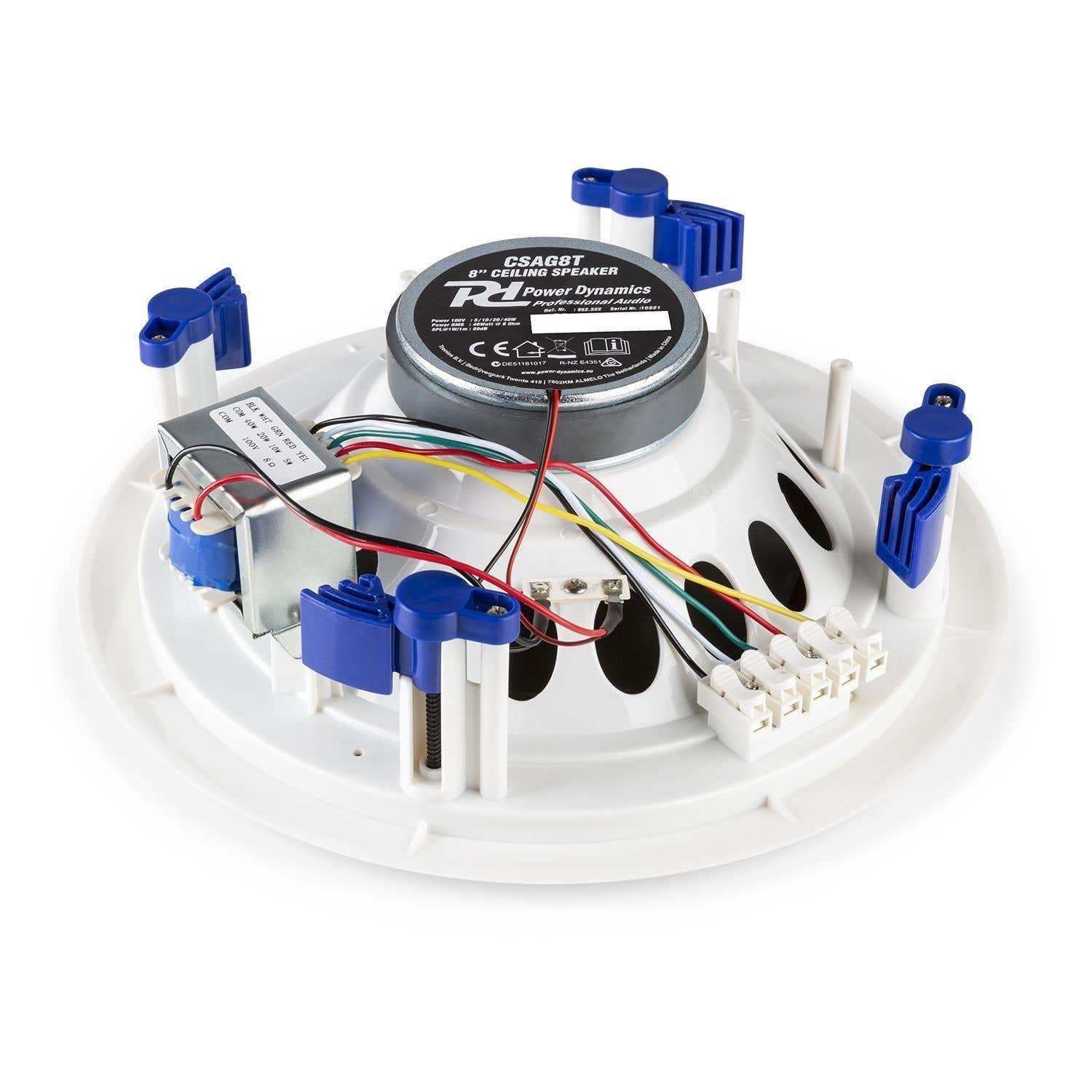 Un altavoz de techo blanco con un altavoz negro, clips de montaje azules y cables de colores. El altavoz tiene el logotipo de Power Dynamics.