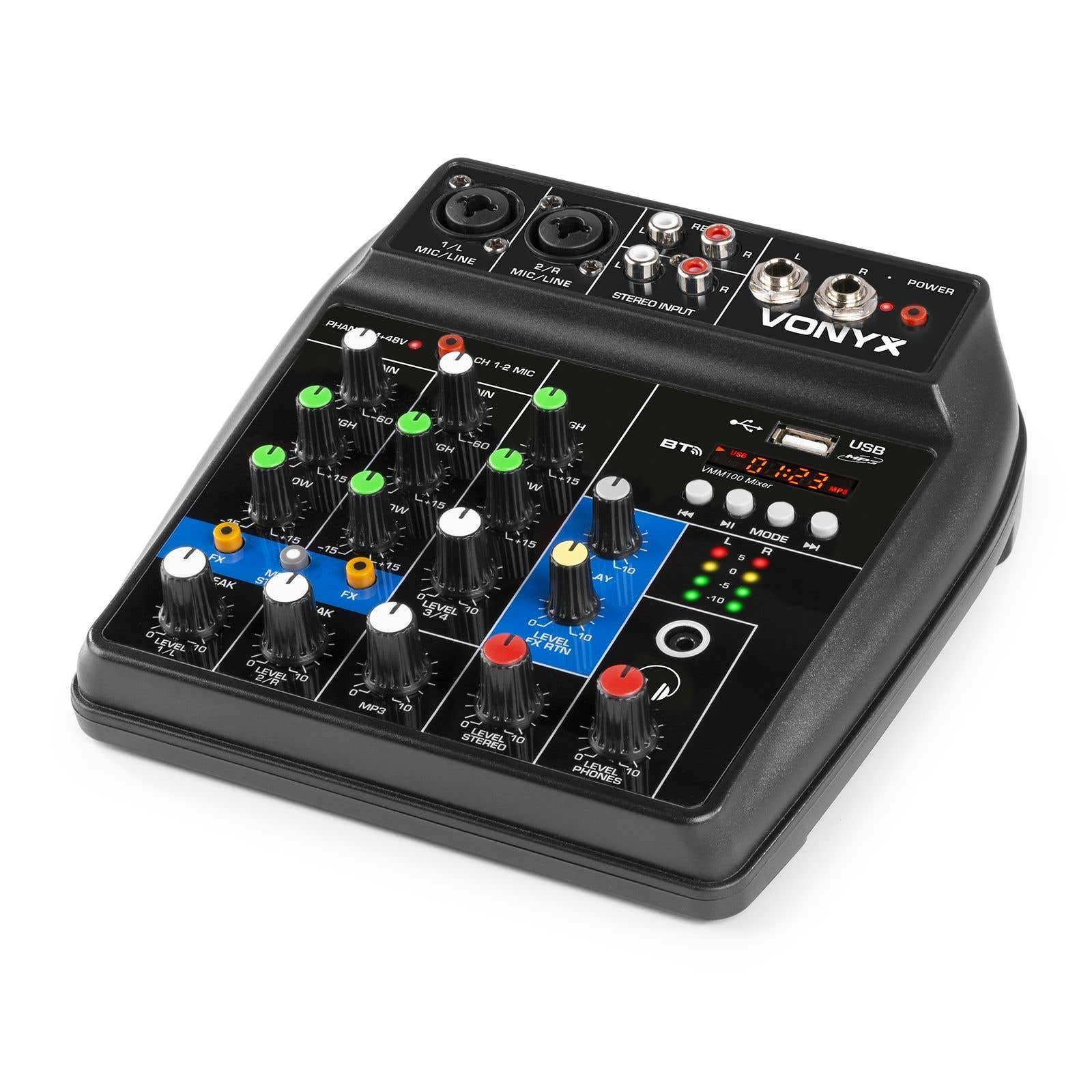 Una mesa de mezclas de audio negra con perillas, deslizadores y una pantalla digital. Tiene entradas, salidas y un botón de encendido.