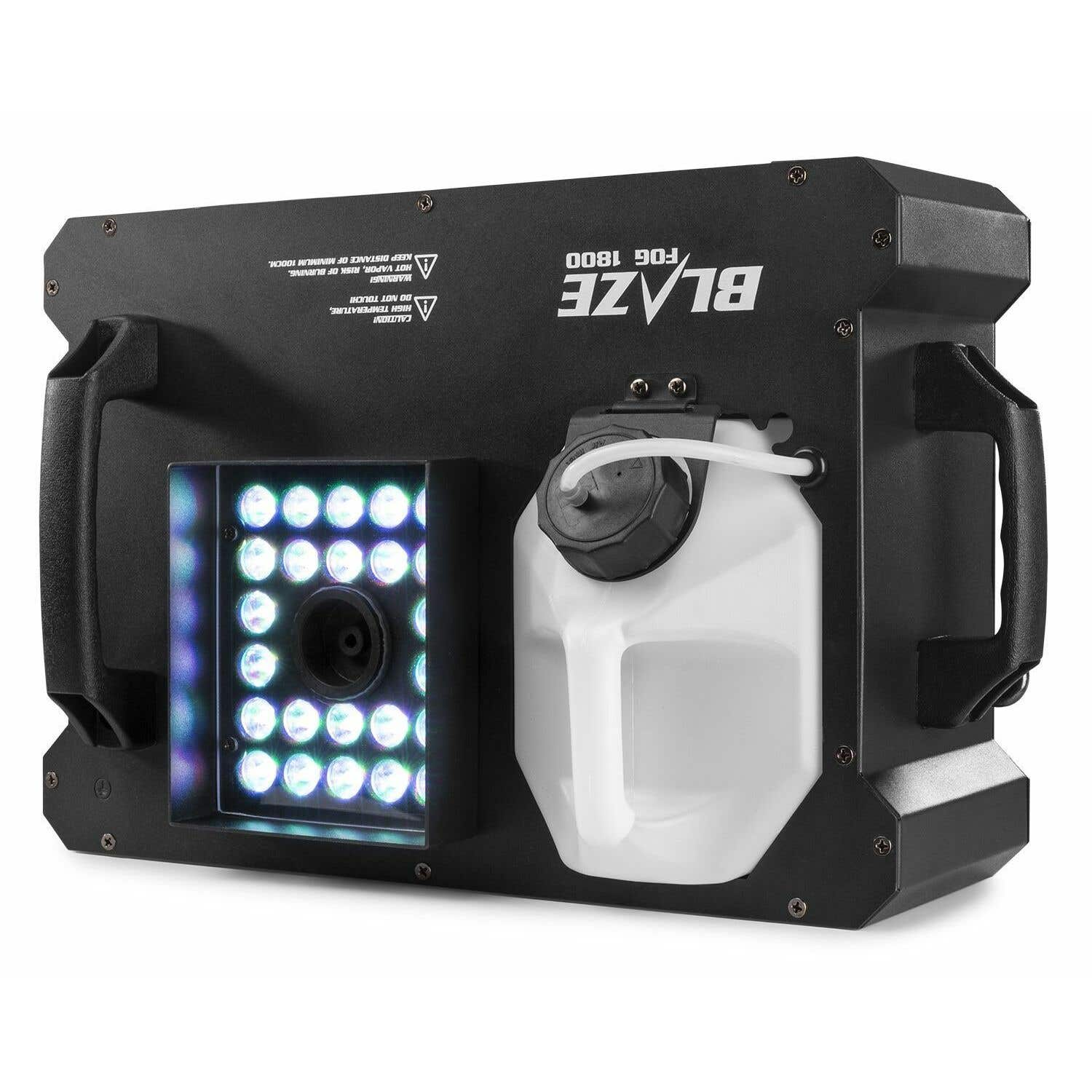 Máquina negra Blaze FOG 1800 con tanque de agua blanco. Tiene una rejilla de luces y etiquetas de advertencia.