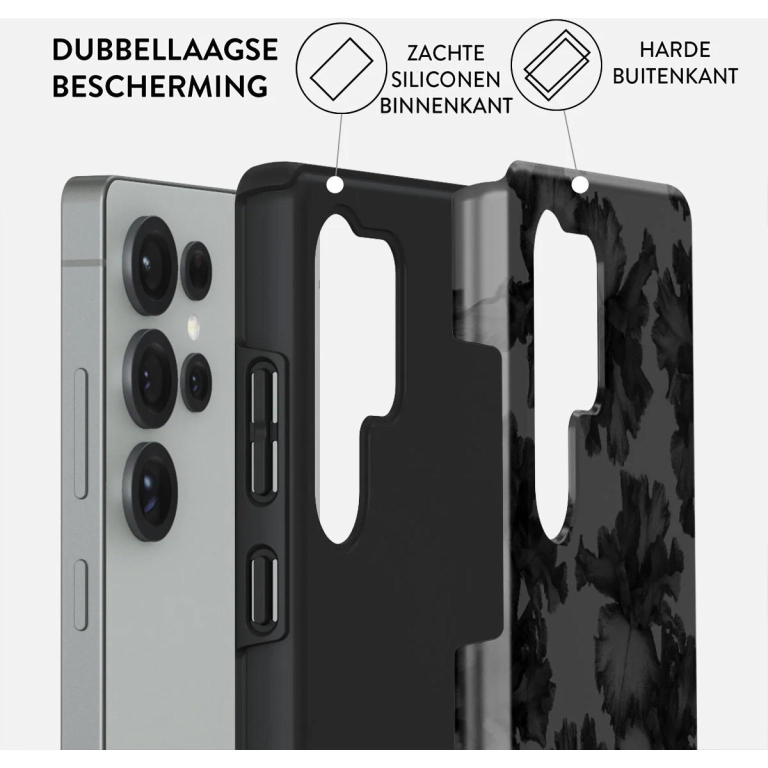 Een telefoonhoesje dat dubbellaagse bescherming demonstreert: zachte siliconen binnenkant en harde buitenkant. De telefoon is zilver, de hoes zwart met een bloemenpatroon.