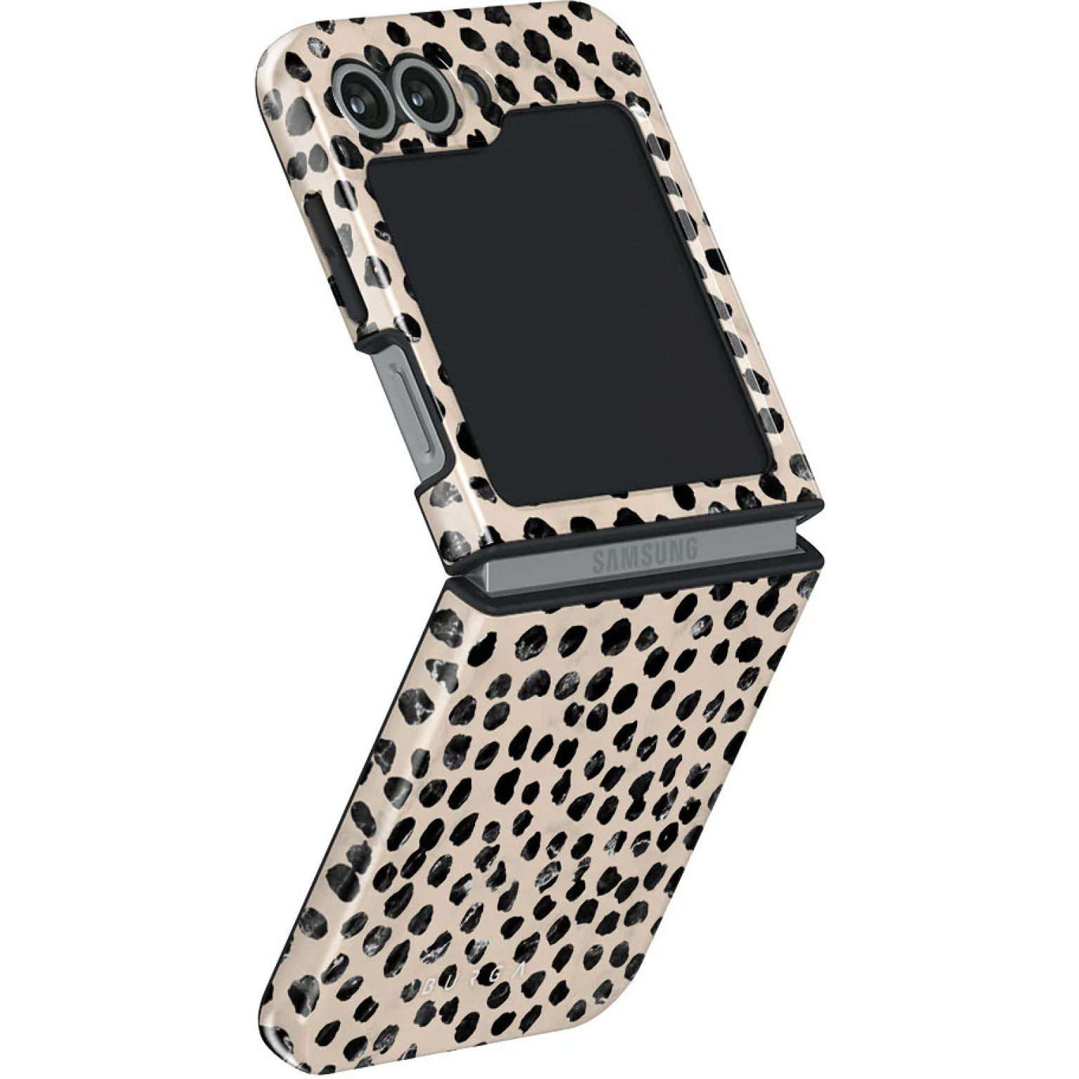 Een opvouwbare telefoon met een cheetah print hoesje is open. Het scherm is zwart. De telefoon heeft camera's en het merk Samsung is zichtbaar.