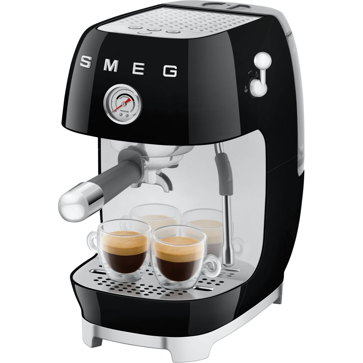 Máquina de espresso SMEG negra con dos tazas de café de vidrio. Tiene un manómetro y detalles cromados brillantes.