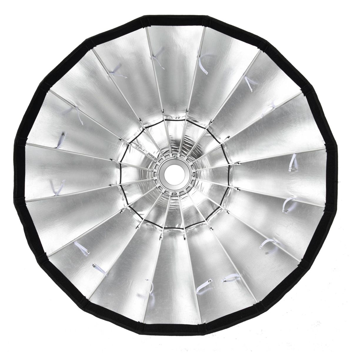 Ein silberner, achteckiger Softbox mit schwarzem Rand. Im Inneren befinden sich reflektierende Paneele und eine zentrale kreisförmige Öffnung.