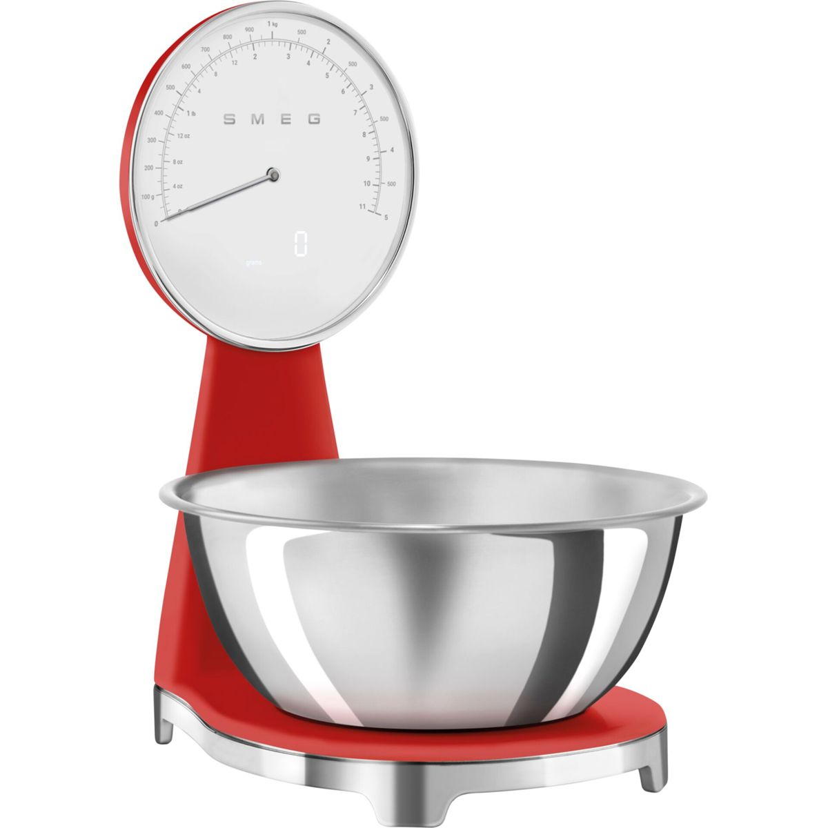 Czerwona waga kuchenna Smeg z miską ze stali nierdzewnej. Waga ma białą tarczę z czarnymi cyframi i wskazówką.