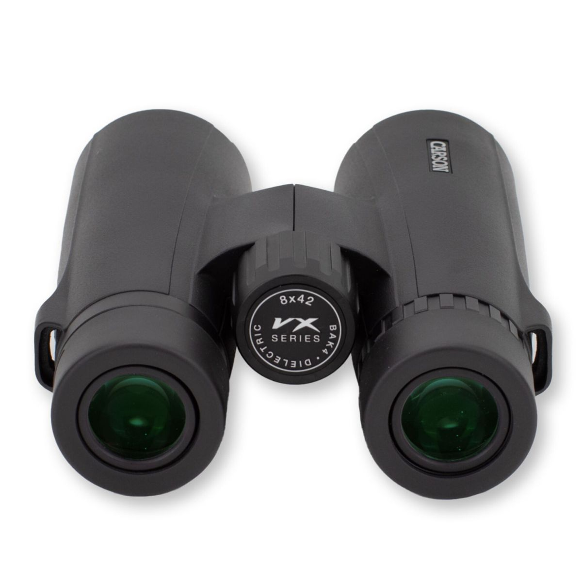 Binocolo Carson nero. Le lenti sono verdi. La rotella di messa a fuoco dice 8x42 VX Series. La scritta Carson è sul lato.