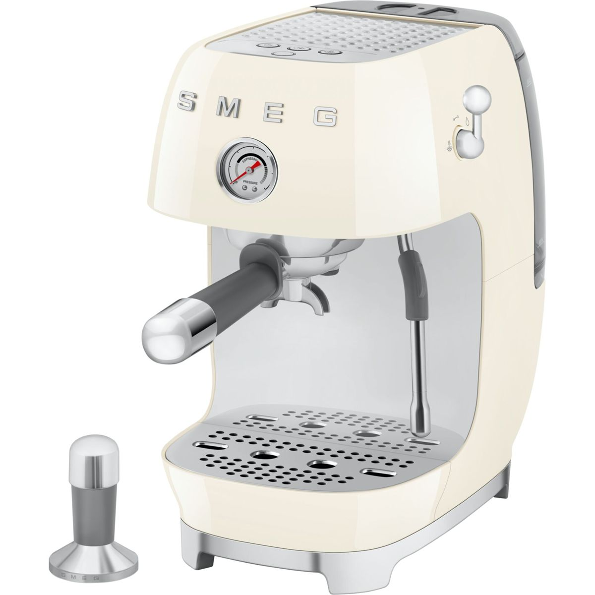 Máquina de espresso SMEG crema con portafiltro y prensador. Un manómetro está en el frente. La máquina está sobre un fondo blanco.
