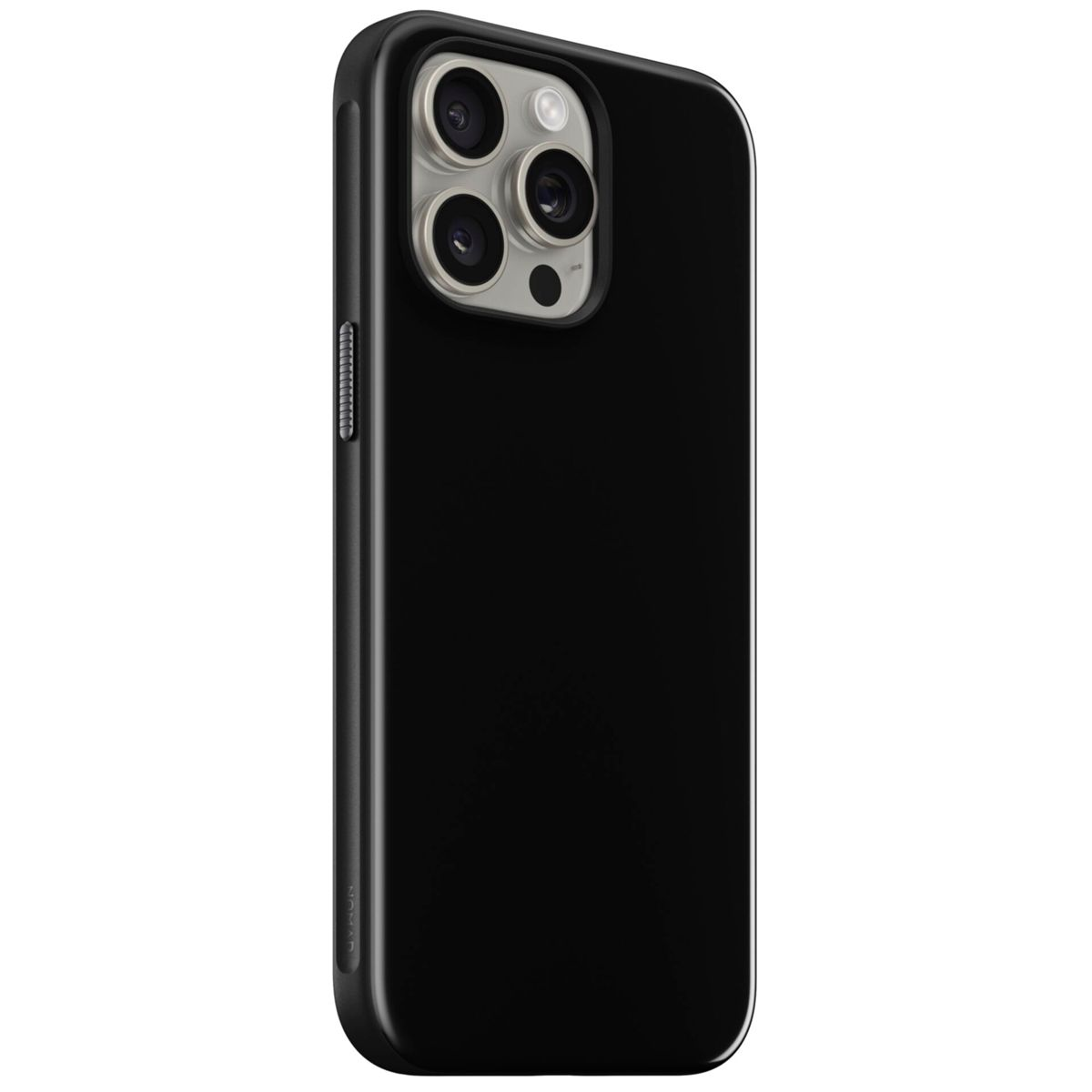 Ein schwarzes iPhone in einer schwarzen Hülle mit einer Dreifach-Kamera. Die Hülle hat eine glatte Oberfläche, das Telefon ist leicht angewinkelt.
