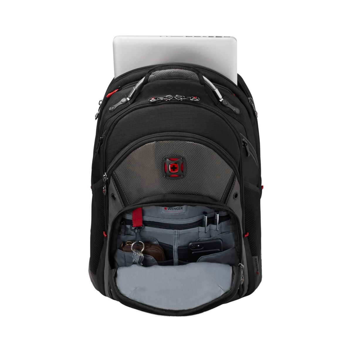Schwarzer Wenger-Rucksack mit offenen Fächern. Ein Laptop ist drin. Schlüssel, Telefon und Stifte sind in den Taschen sichtbar.