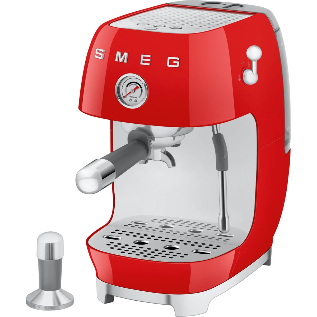 Máquina de espresso SMEG roja con portafiltro plateado y un tamper separado. La máquina tiene un manómetro.
