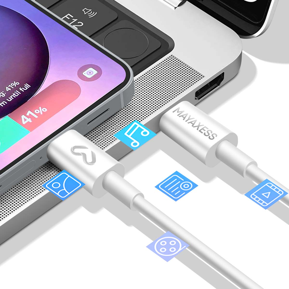 Un telefono si sta caricando tramite un cavo bianco collegato a un laptop. Sono visibili icone e la percentuale della batteria del telefono.