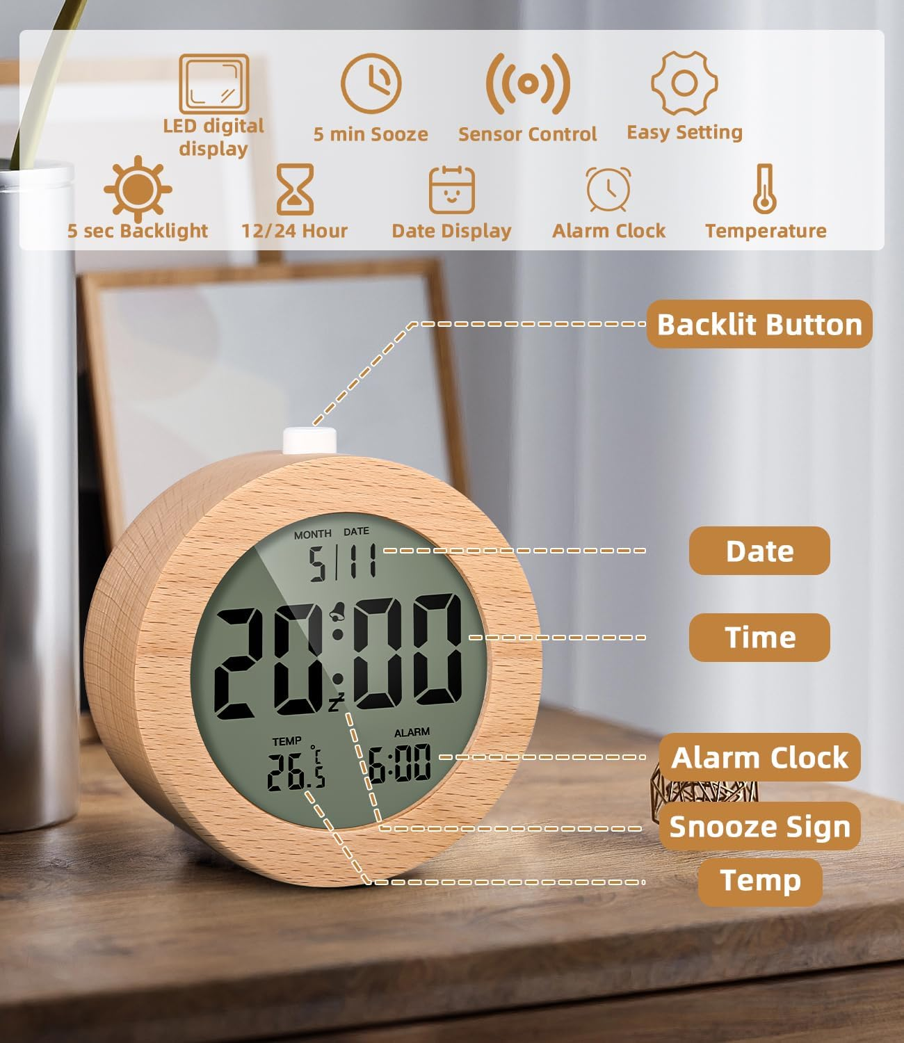 Una sveglia digitale in legno mostra ora, data e temperatura. Le caratteristiche includono retroilluminazione, snooze e impostazioni allarme.