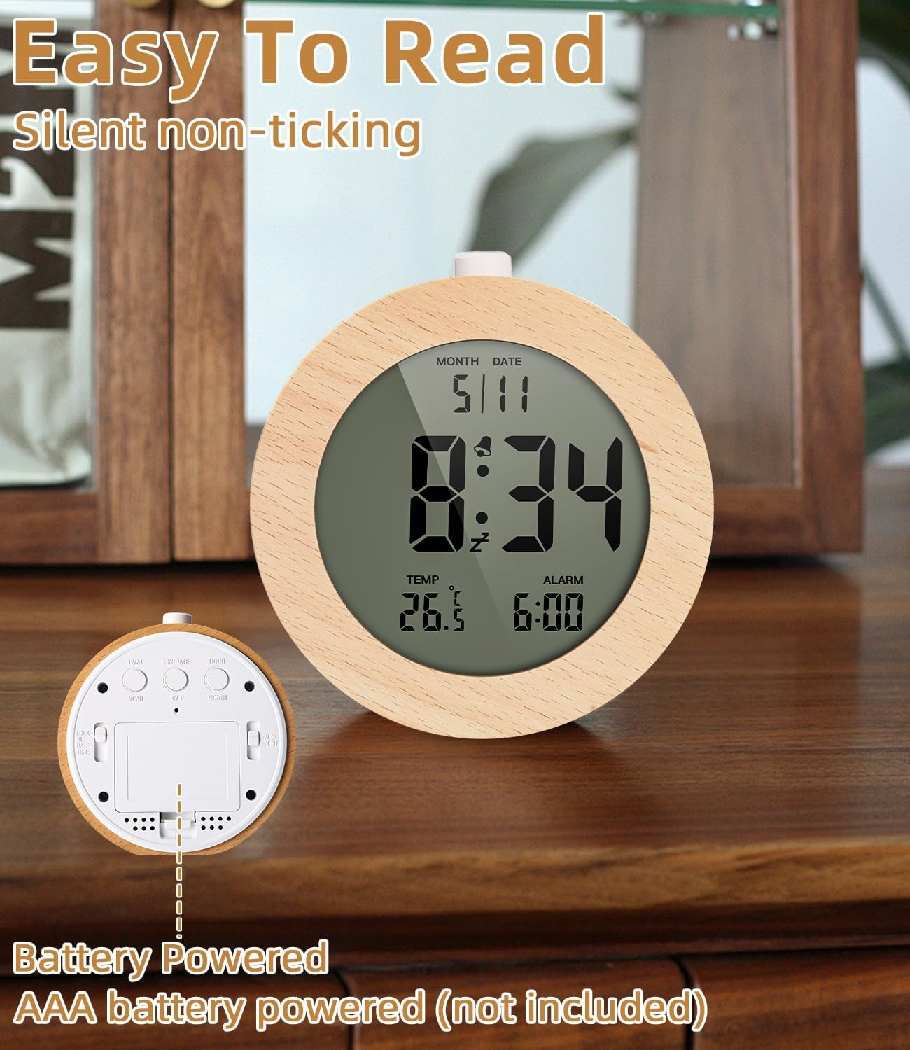 Un orologio digitale con cornice in legno mostra l'ora 8:34, la data 5/11, la temperatura 26.5°C e la sveglia 6:00. Funziona a batteria.