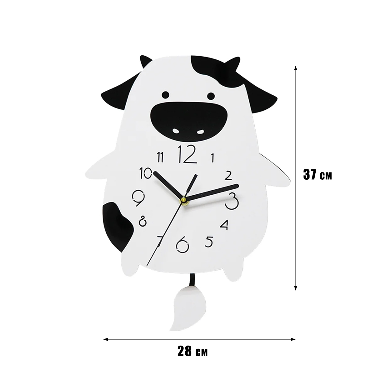 Eine kuhförmige Wanduhr. Sie ist weiß mit schwarzen Flecken und hat schwarze Zeiger und Zahlen. Die Uhr ist 28 cm breit und 37 cm hoch.