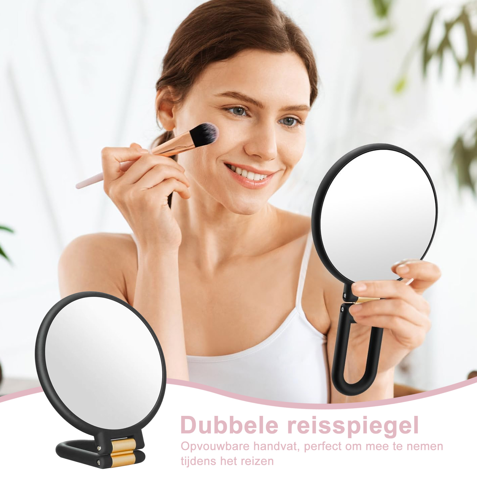 Frau, die sich mit einem Pinsel schminkt und einen Spiegel hält. Zwei Spiegel sind abgebildet. Weißes Oberteil, heller Hintergrund.