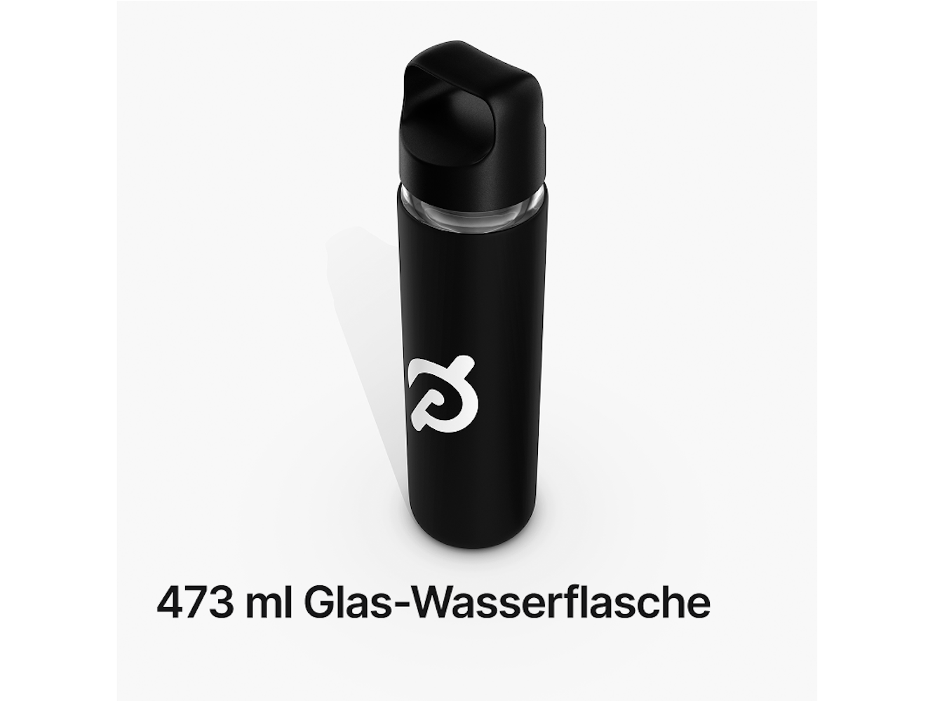 Eine schwarze Peloton-Wasserflasche mit weißem Logo. Die Flasche steht auf weißem Hintergrund. Unten steht '473 ml Glas-Wasserflasche'.