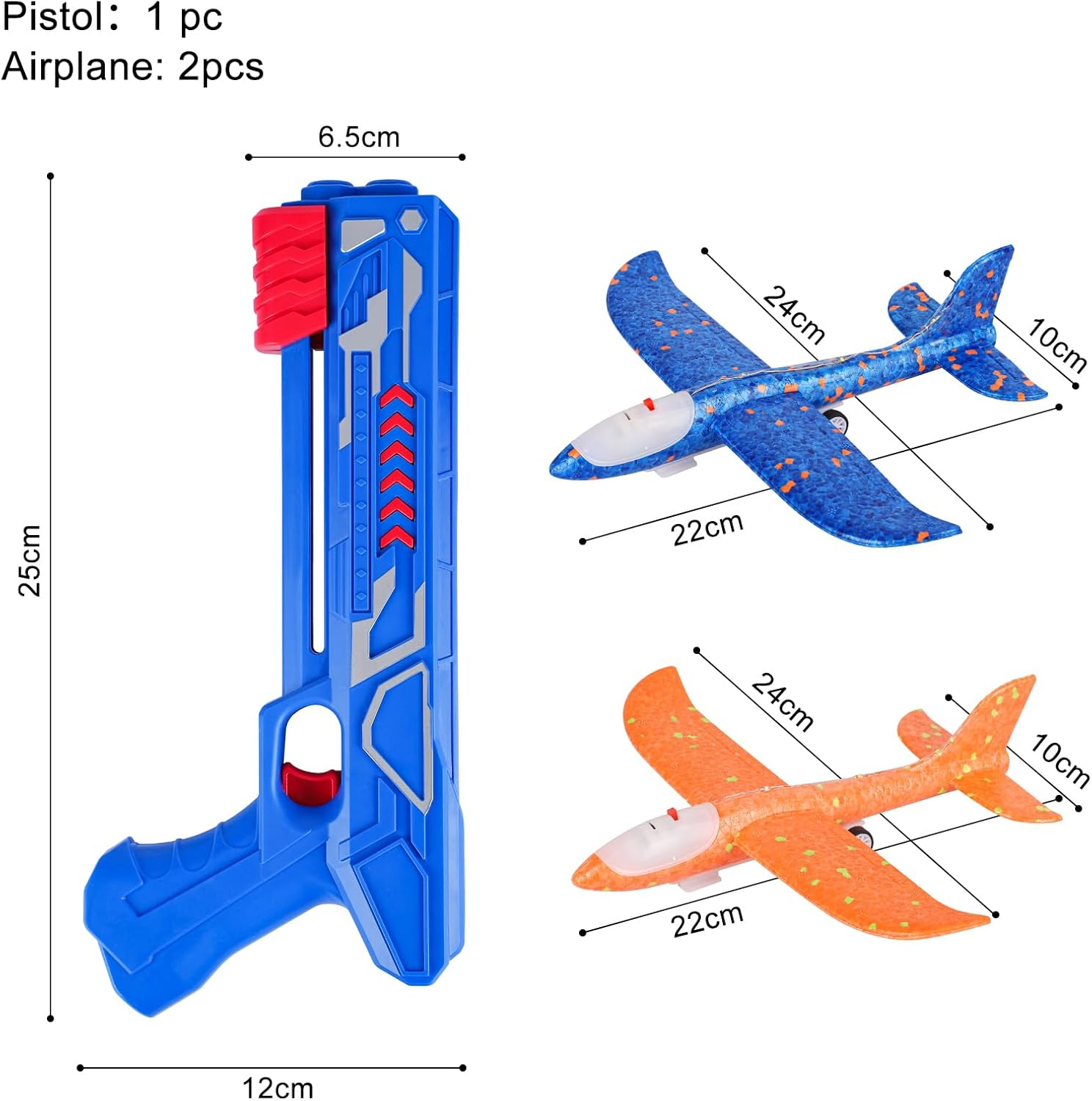 Eine blaue Spielzeugpistole und zwei Schaumstoffflugzeuge, eins blau mit orangen Punkten, das andere orange. Abmessungen sind angegeben.