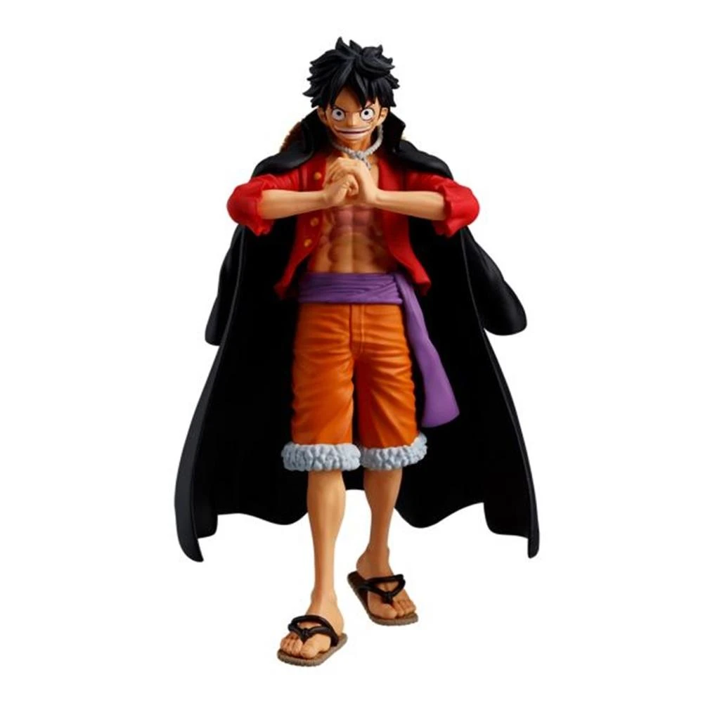Figura de hombre con pelo negro, chaqueta roja, pantalones cortos naranjas y capa negra. Lleva sandalias y está en pose de lucha.