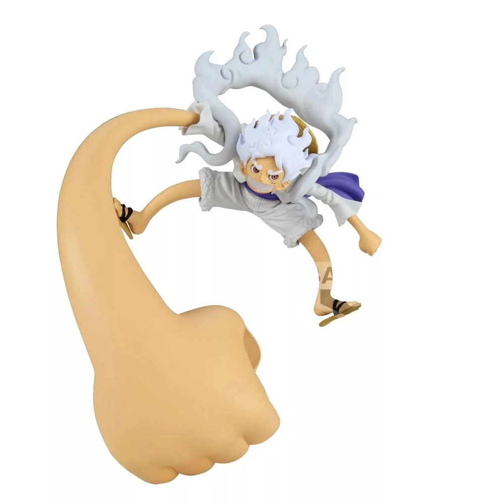Una figura de un personaje en acción, con una gran mano que lo sostiene. El personaje tiene pelo blanco y viste un atuendo blanco y morado.