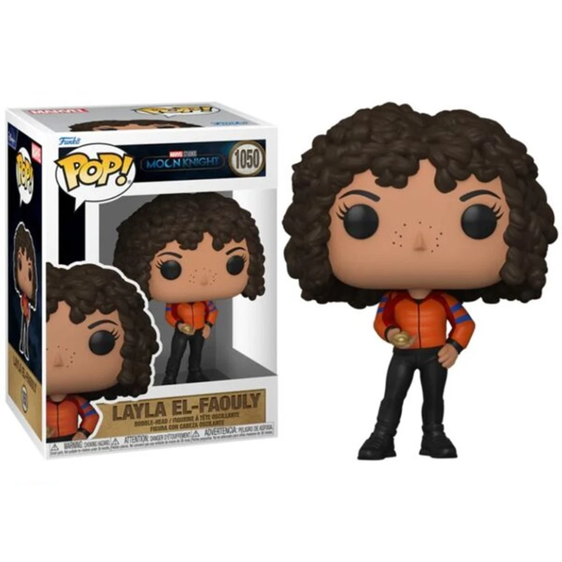 Una figura Funko Pop di Layla El-Faouly. Indossa una giacca arancione, pantaloni neri e tiene in mano un oggetto d'oro. La scatola è accanto a lei.