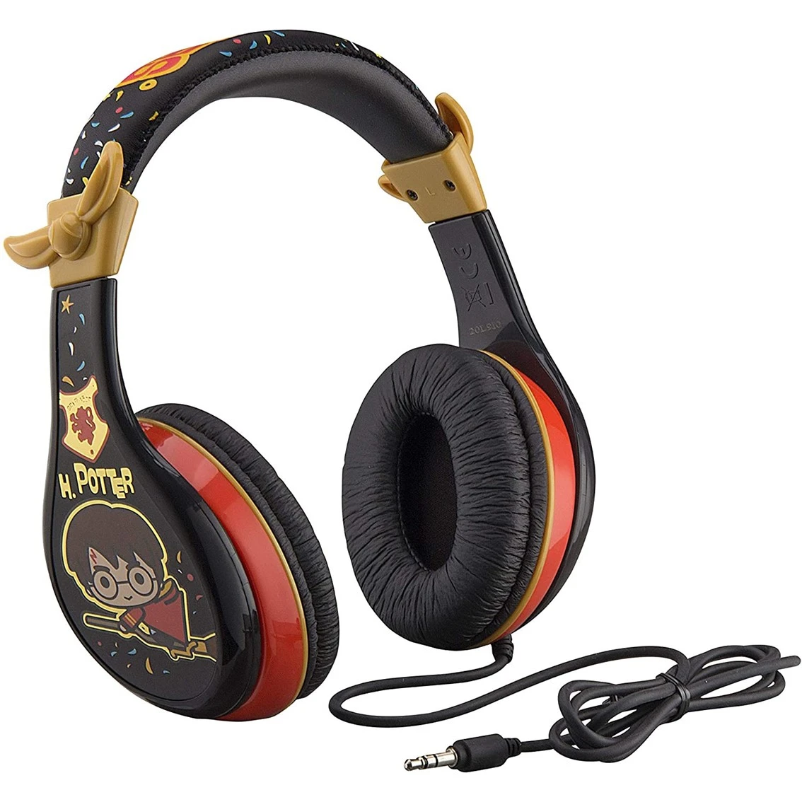 Auriculares de Harry Potter negros y dorados. Acentos rojos y un Harry Potter de dibujos animados en las orejeras. Cable negro adjunto.