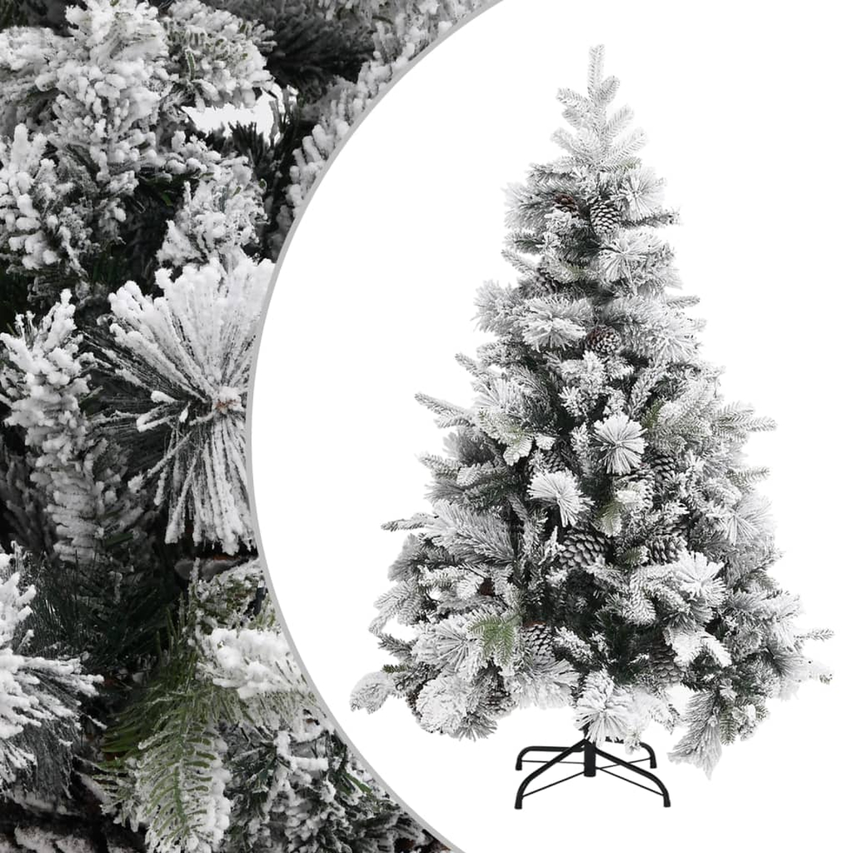 Ein schneebedeckter Weihnachtsbaum mit Tannenzapfen. Der Baum steht auf einem schwarzen Metallständer vor weißem Hintergrund.