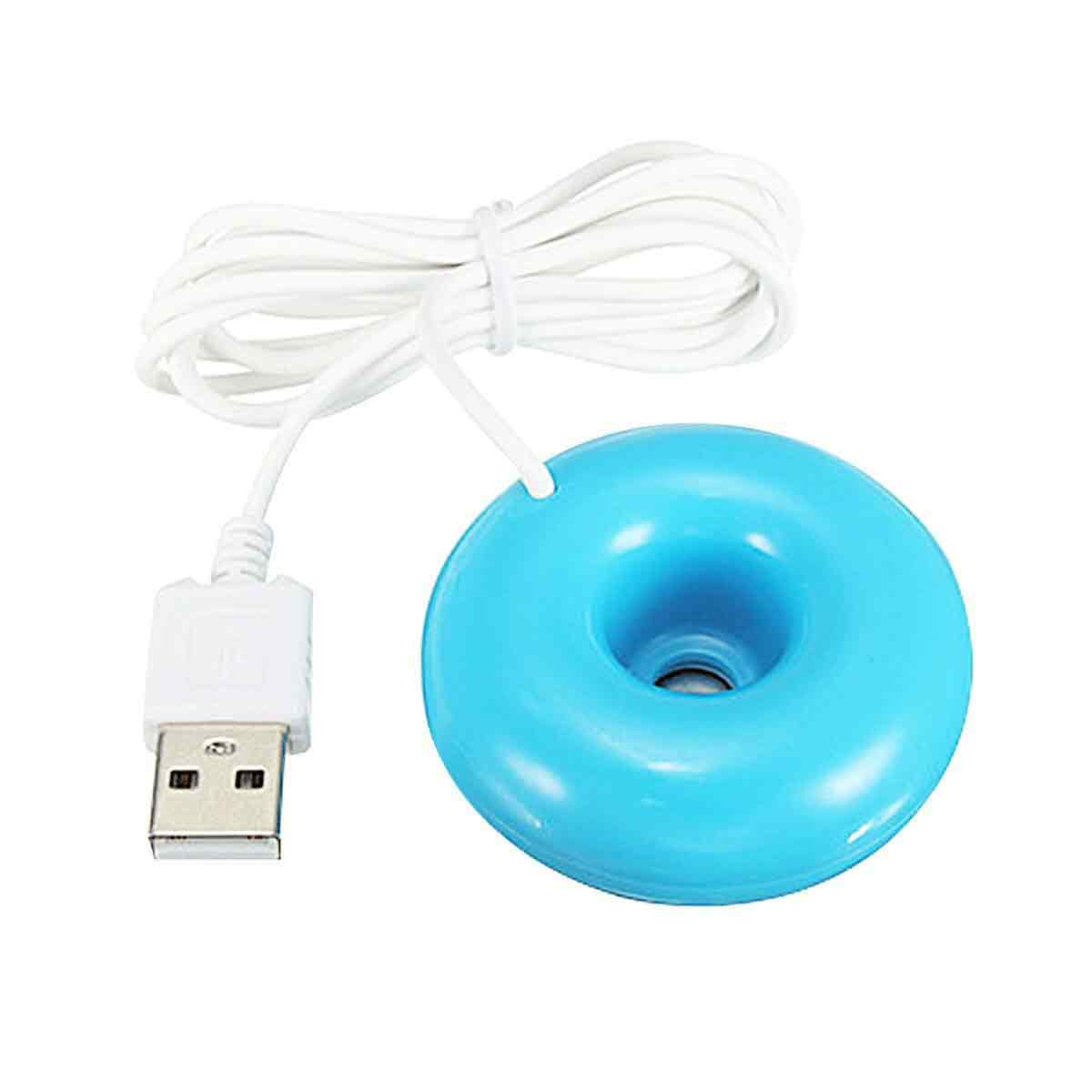 Ein blaues, donutformiges Objekt mit einem weißen USB-Kabel. Der USB-Anschluss ist weiß. Der Hintergrund ist weiß.
