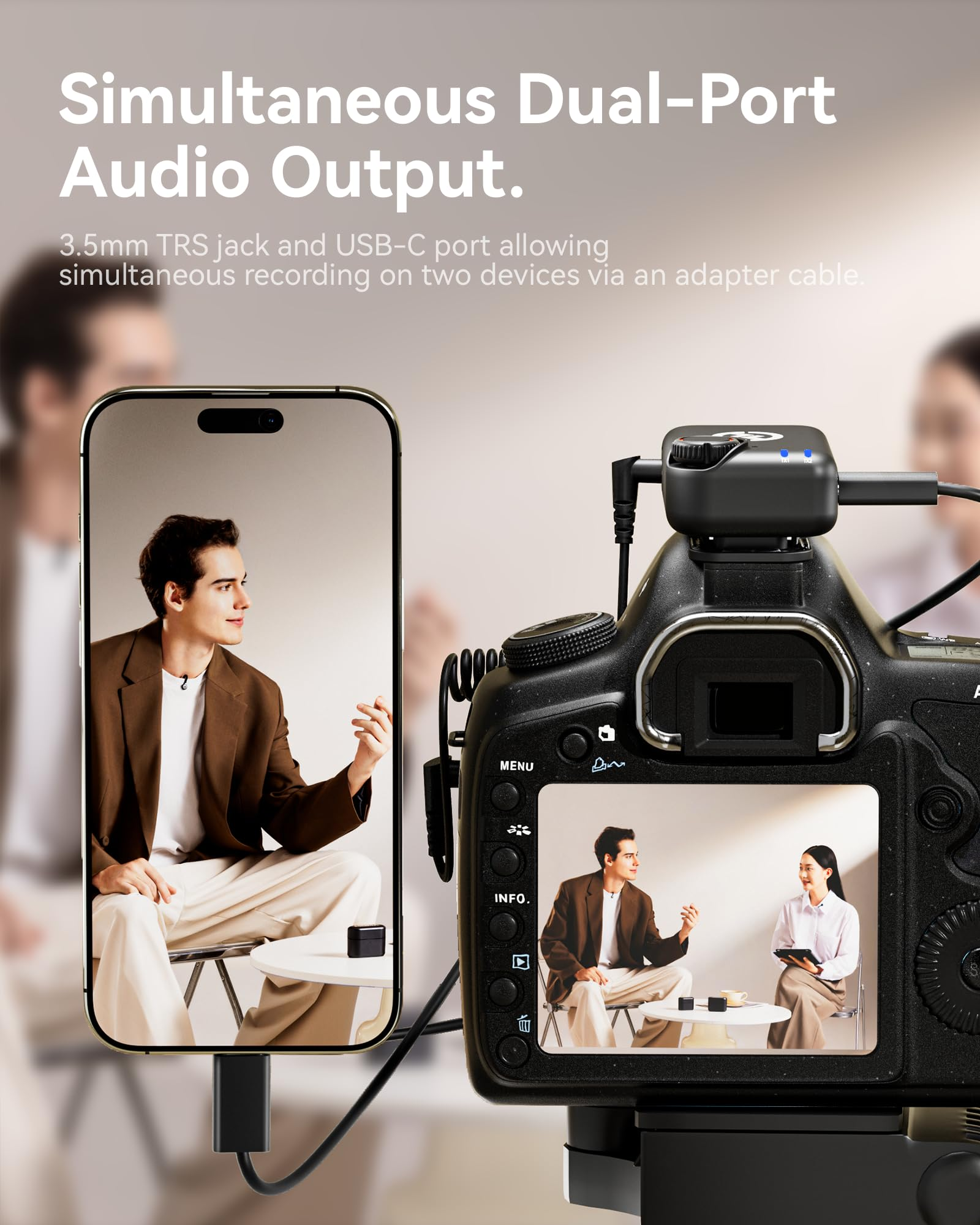 Kamera mit Audioadapter, Telefon mit Mann, Text: Simultaner Dual-Port-Audioausgang. 3,5-mm-Buchse und USB-C-Anschluss.