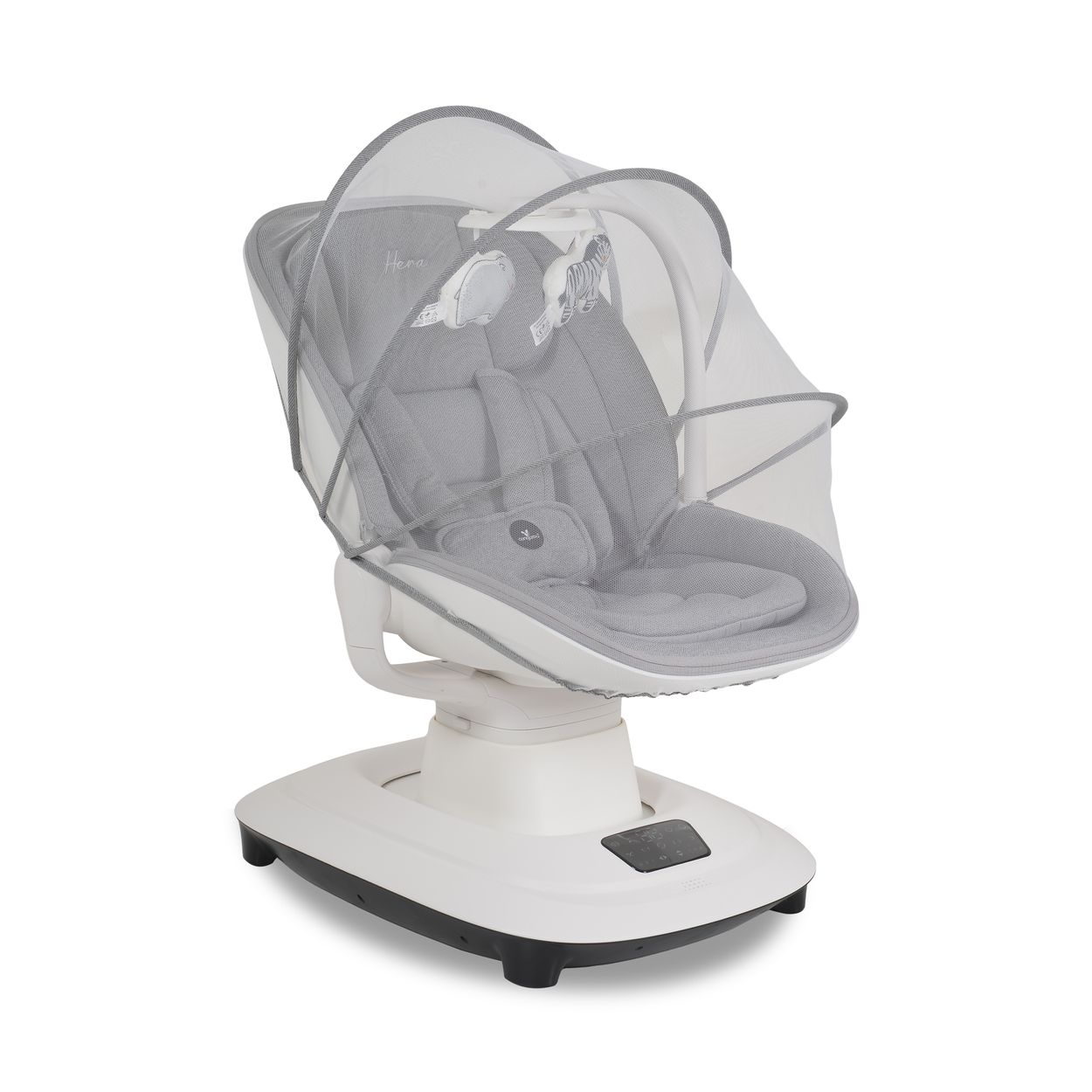 Eine Babyschaukel mit grauem Sitz, weißer Basis und Moskitonetz. Spielzeug hängt oben. Es ist auf weißem Hintergrund isoliert.