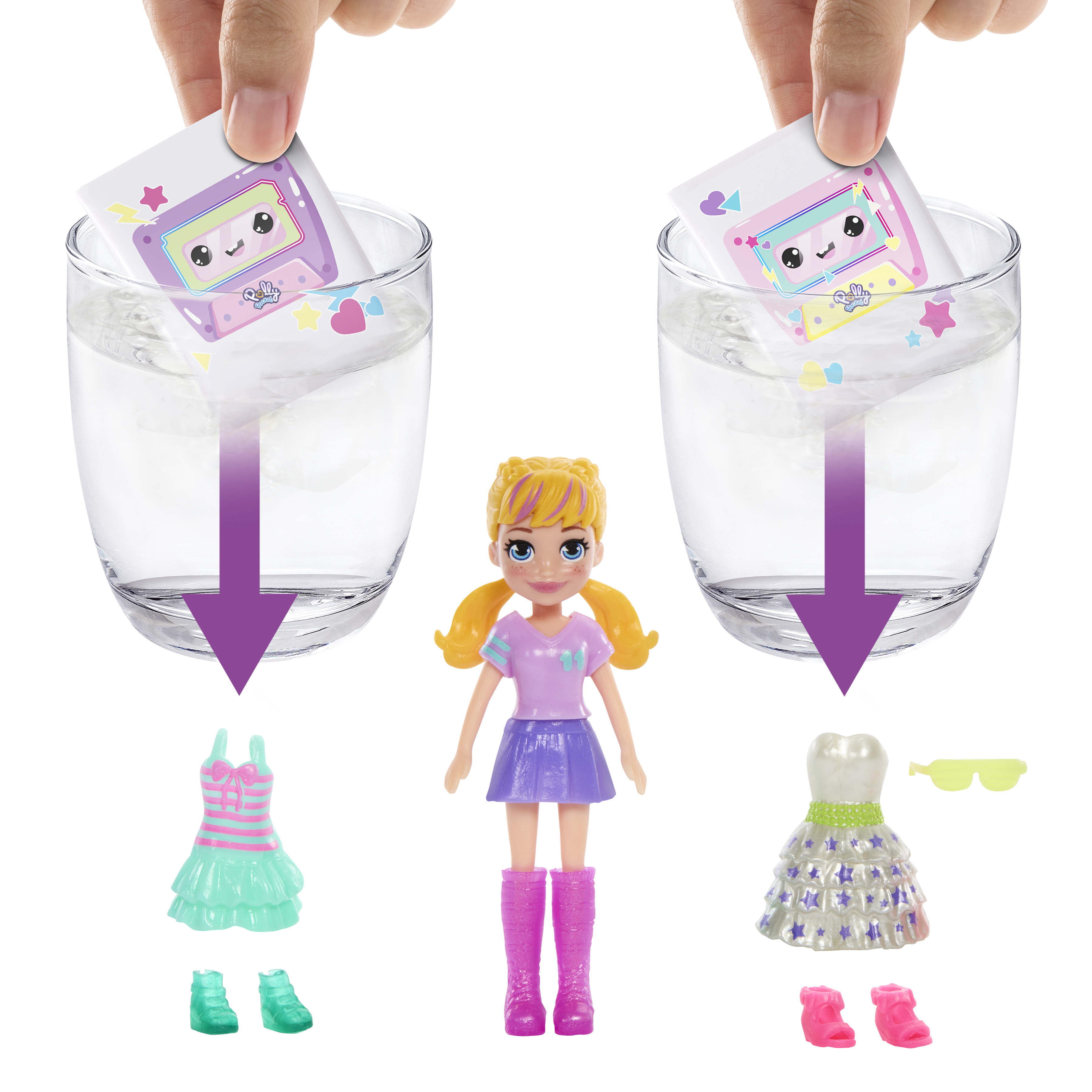 Hände, die Karten in Wassergläser fallen lassen. Puppe in der Mitte, mit Kleidern, Schuhen und Sonnenbrille unten. Weißer Hintergrund.