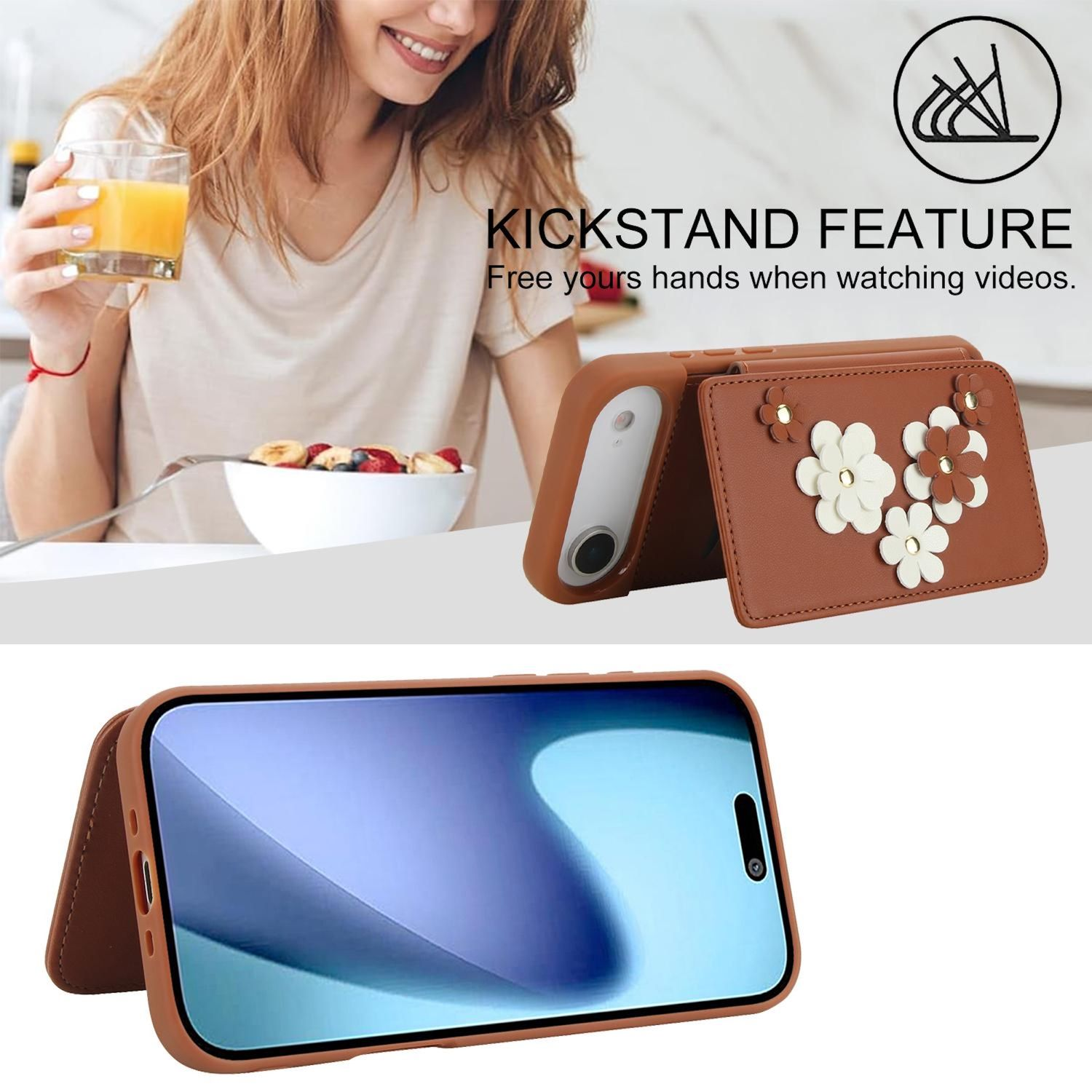 Una mujer sostiene jugo cerca de una funda de teléfono con soporte. La funda es marrón con decoraciones florales y un teléfono dentro.