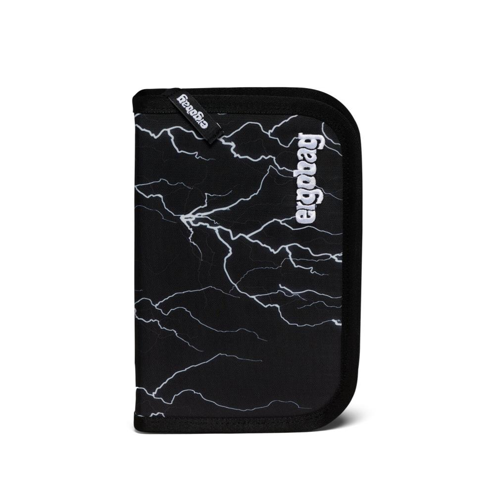 Schwarzes Federmäppchen mit weißem Blitzdesign. Das Wort 'ergobag' ist in Weiß auf dem Etui aufgedruckt.