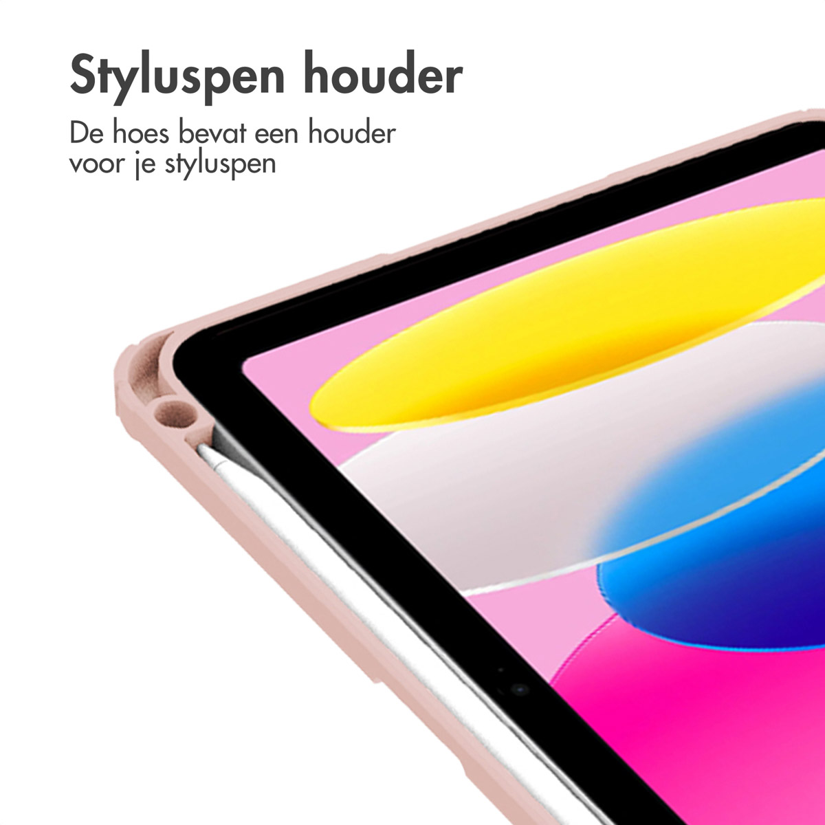 Une étui de tablette rose avec un stylet. L'écran de la tablette affiche un design abstrait coloré. Le texte indique: 'Styluspen houder'.