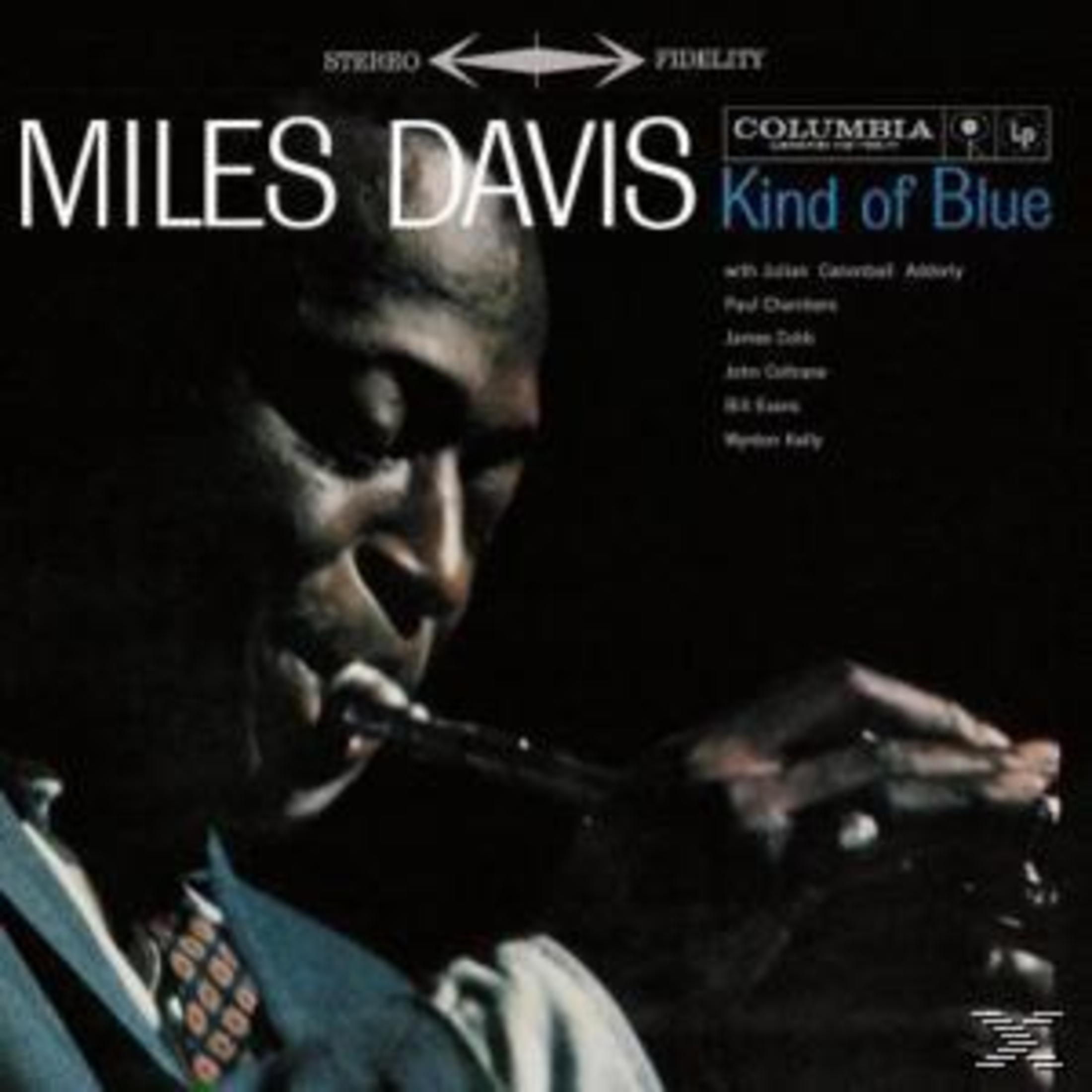 Albumcover von Miles Davis' Kind of Blue. Zeigt ein Porträt von Miles, der seine Trompete spielt, mit Albumtitel und Credits.