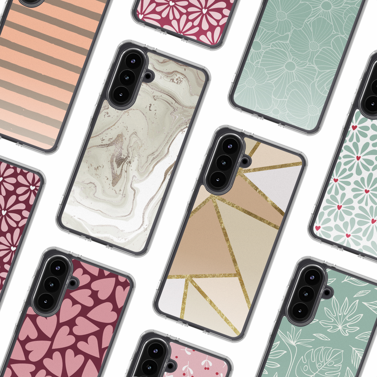 Verzameling telefoonhoesjes met diverse ontwerpen: geometrisch, bloemen, marmer en hartpatronen. Hoesjes zitten in doorzichtige beschermhoezen.